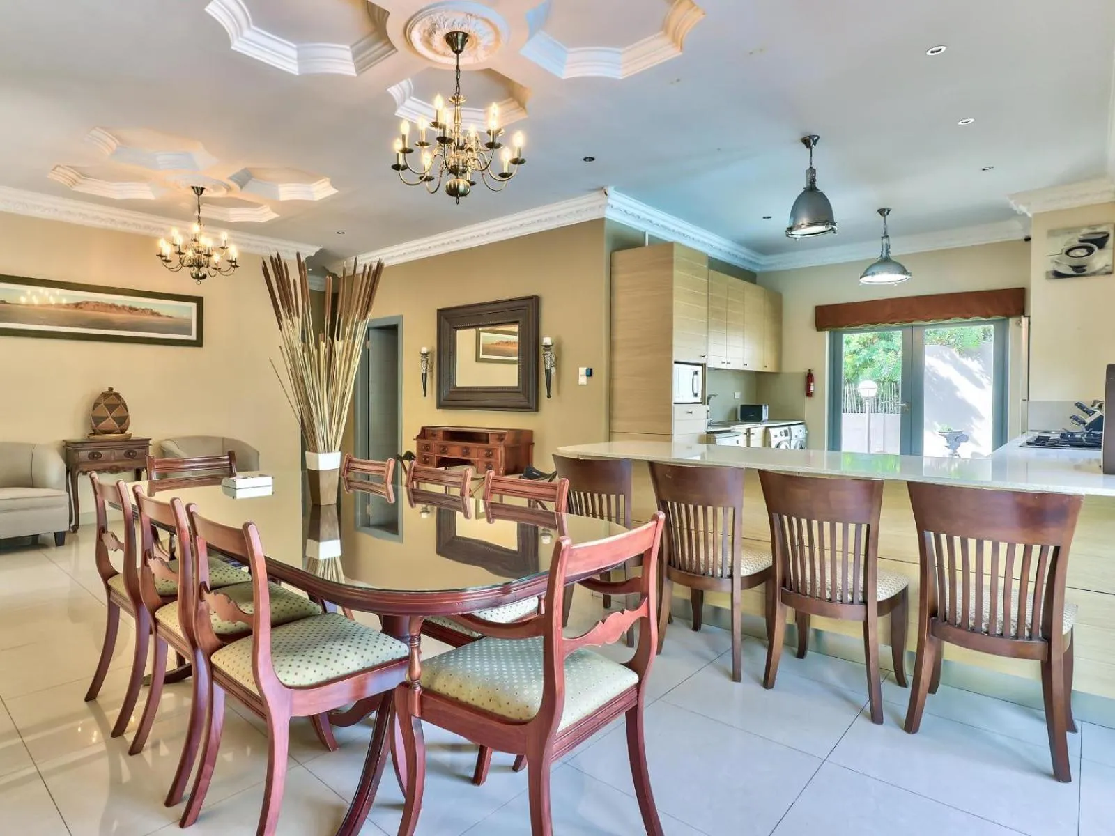 Dining area in Villa Jesdene