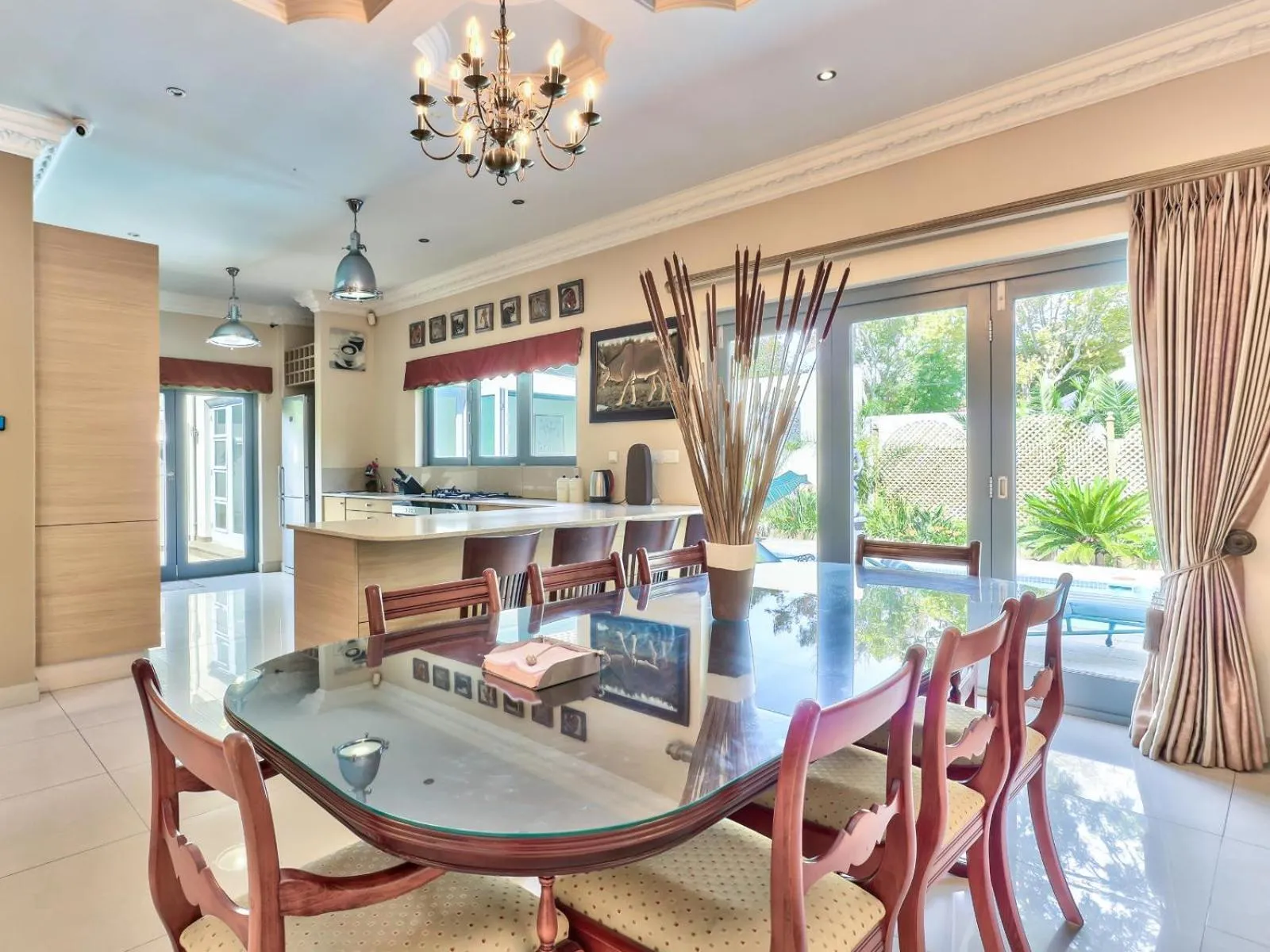 Dining area in Villa Jesdene