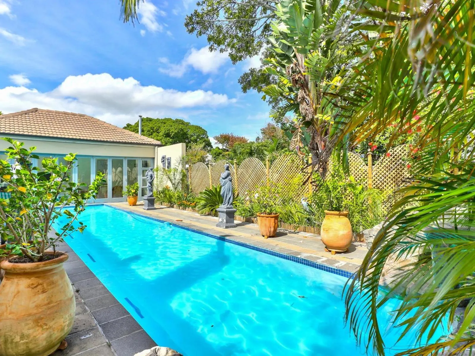 Swimming pool in Villa Jesdene