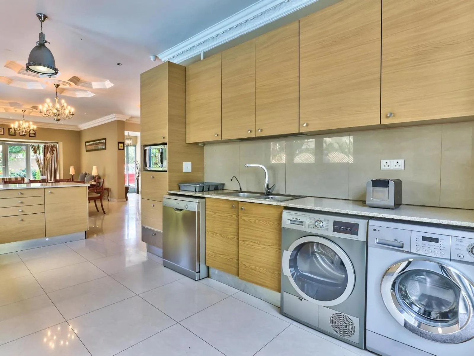 Kitchen or kitchenette in Villa Jesdene