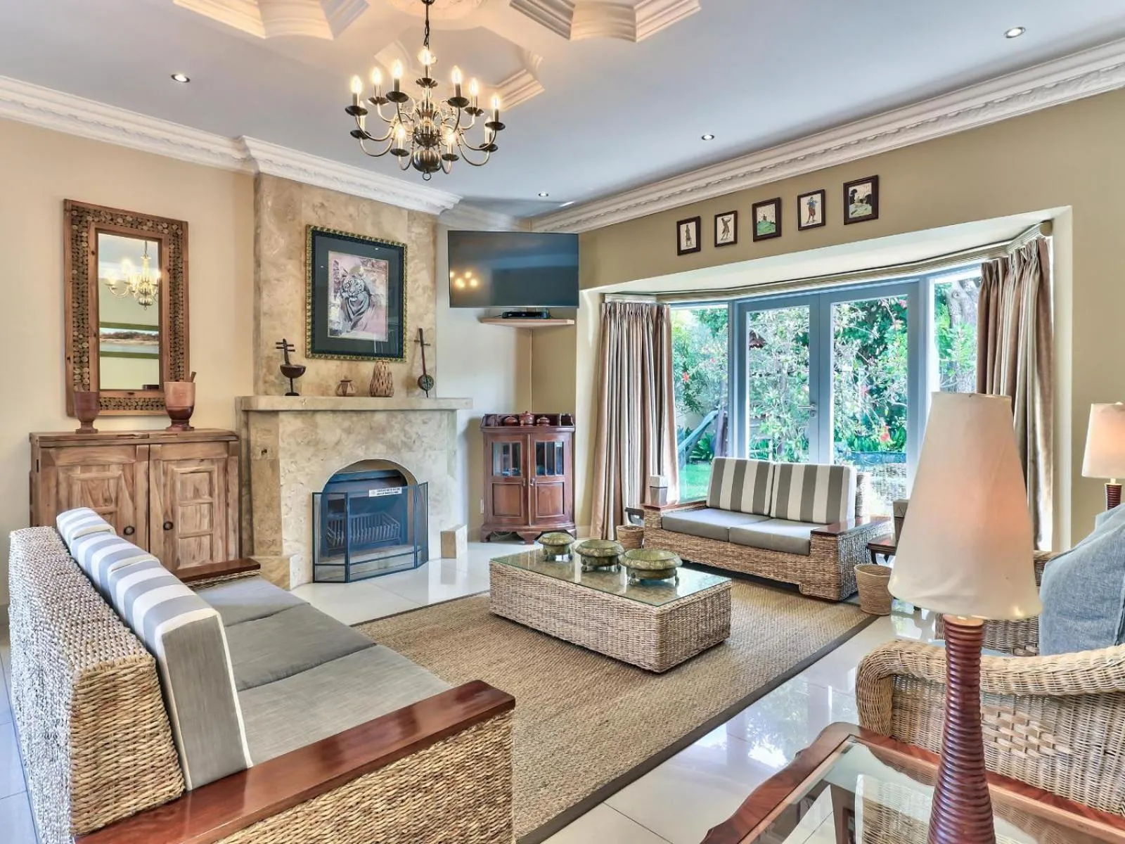 Communal lounge/ TV room in Villa Jesdene