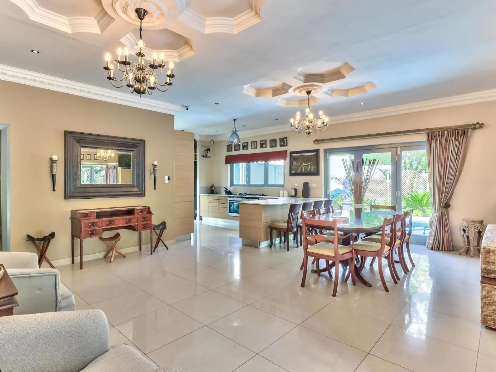 Dining area in Villa Jesdene