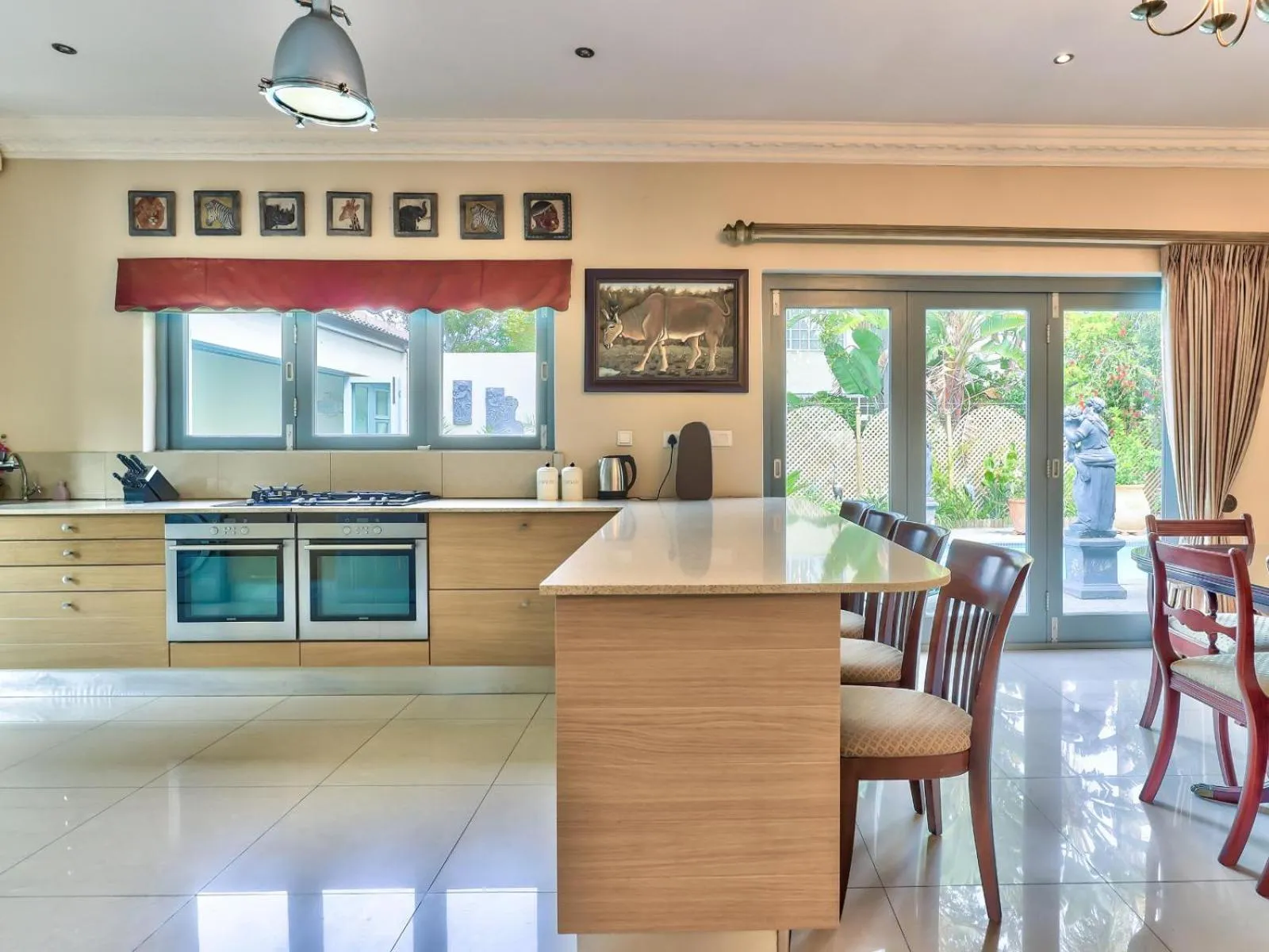 Kitchen or kitchenette in Villa Jesdene