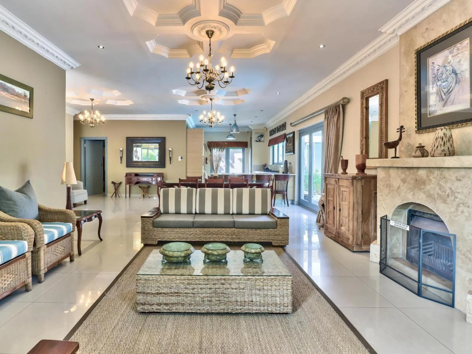 Communal lounge/ TV room in Villa Jesdene
