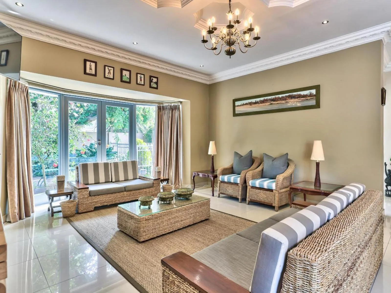 Communal lounge/ TV room in Villa Jesdene