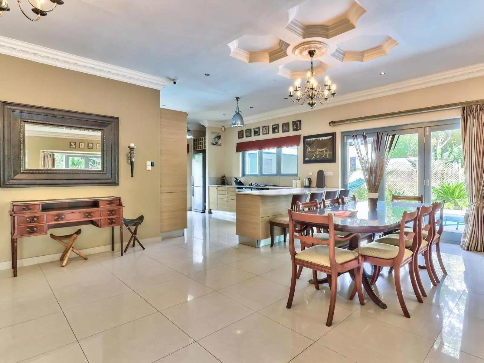 Dining area in Villa Jesdene