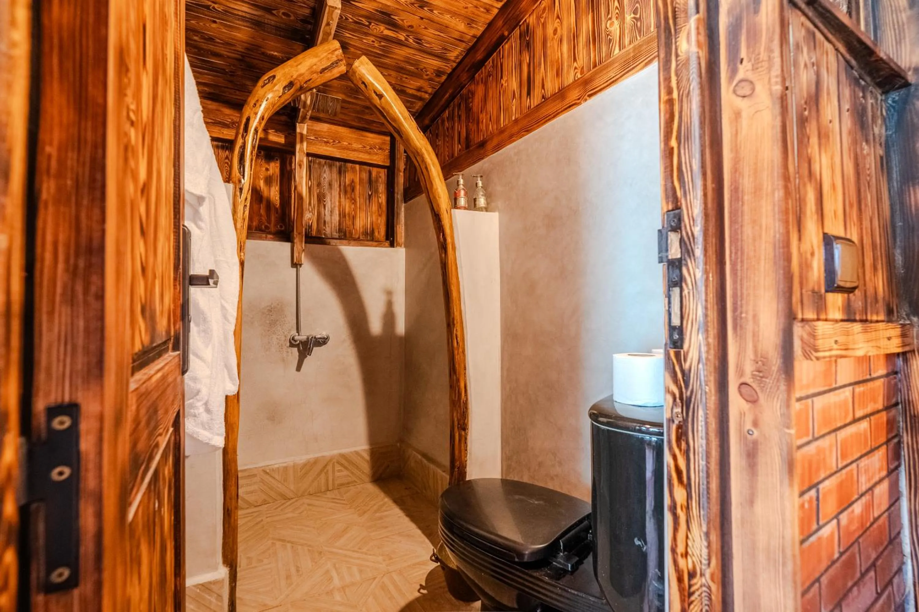 Shower in DAR ETTO Riad & Spa