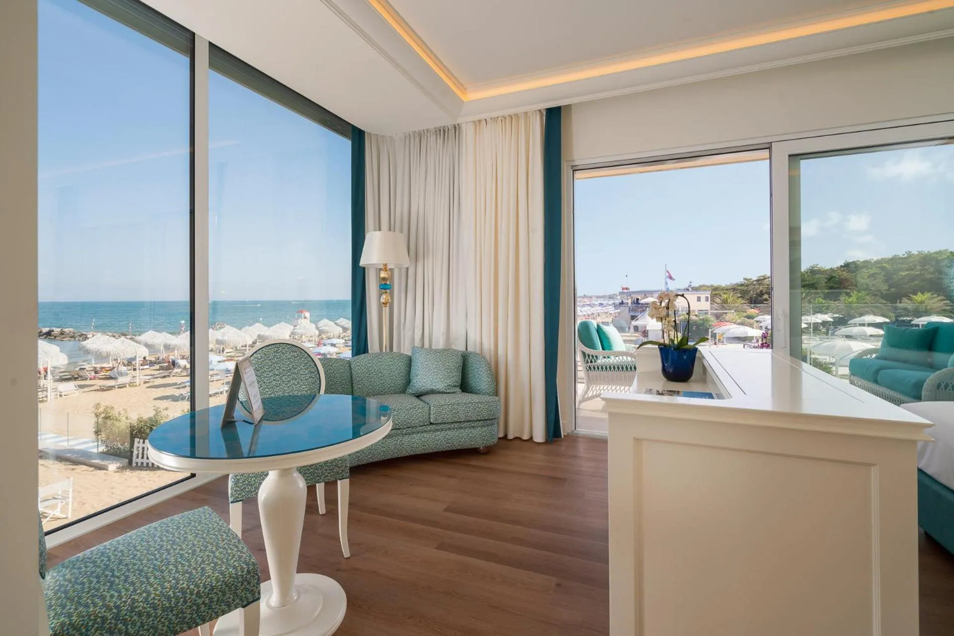 Riviera Resort Hotel