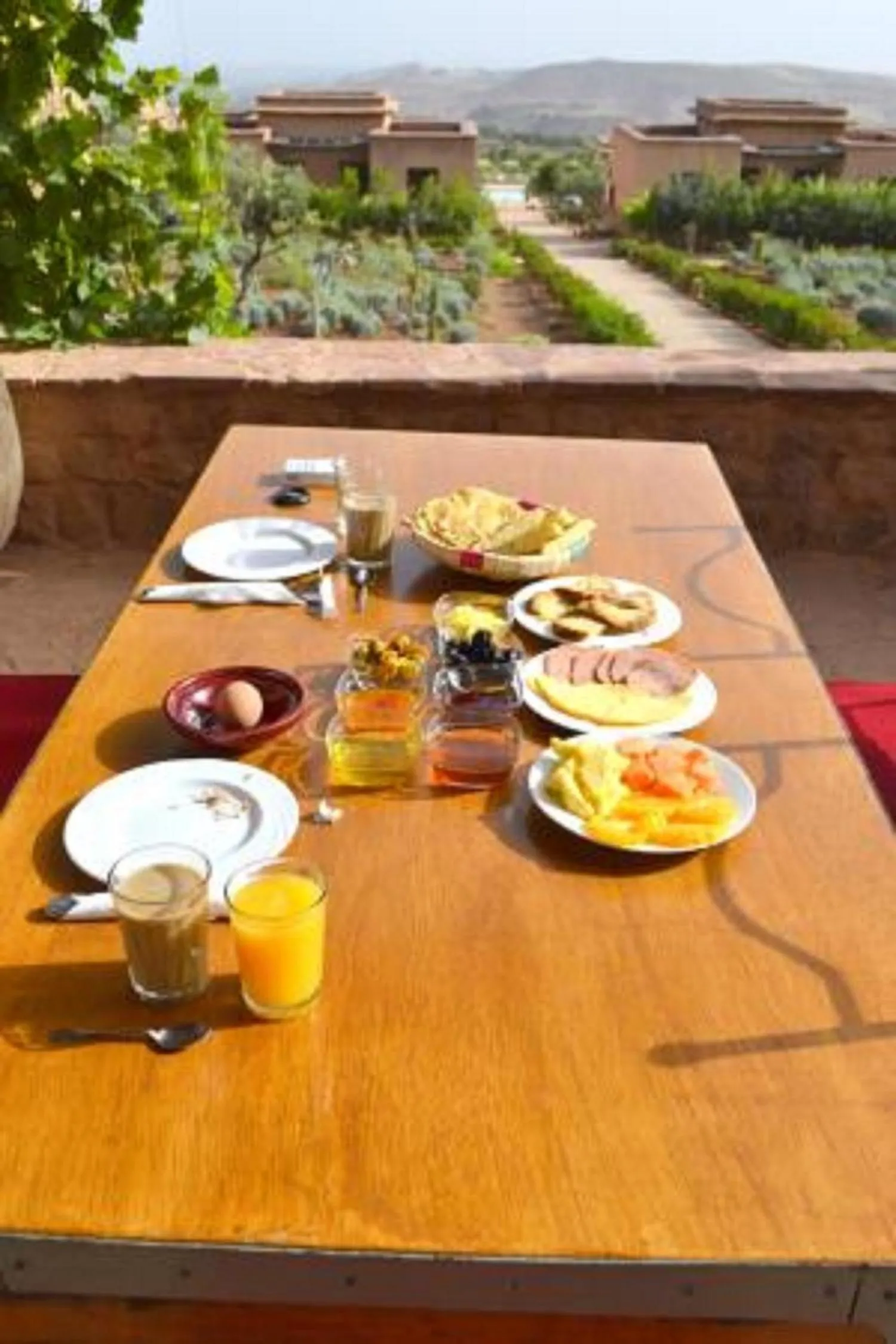 Restaurant/places to eat in Terres d'Amanar