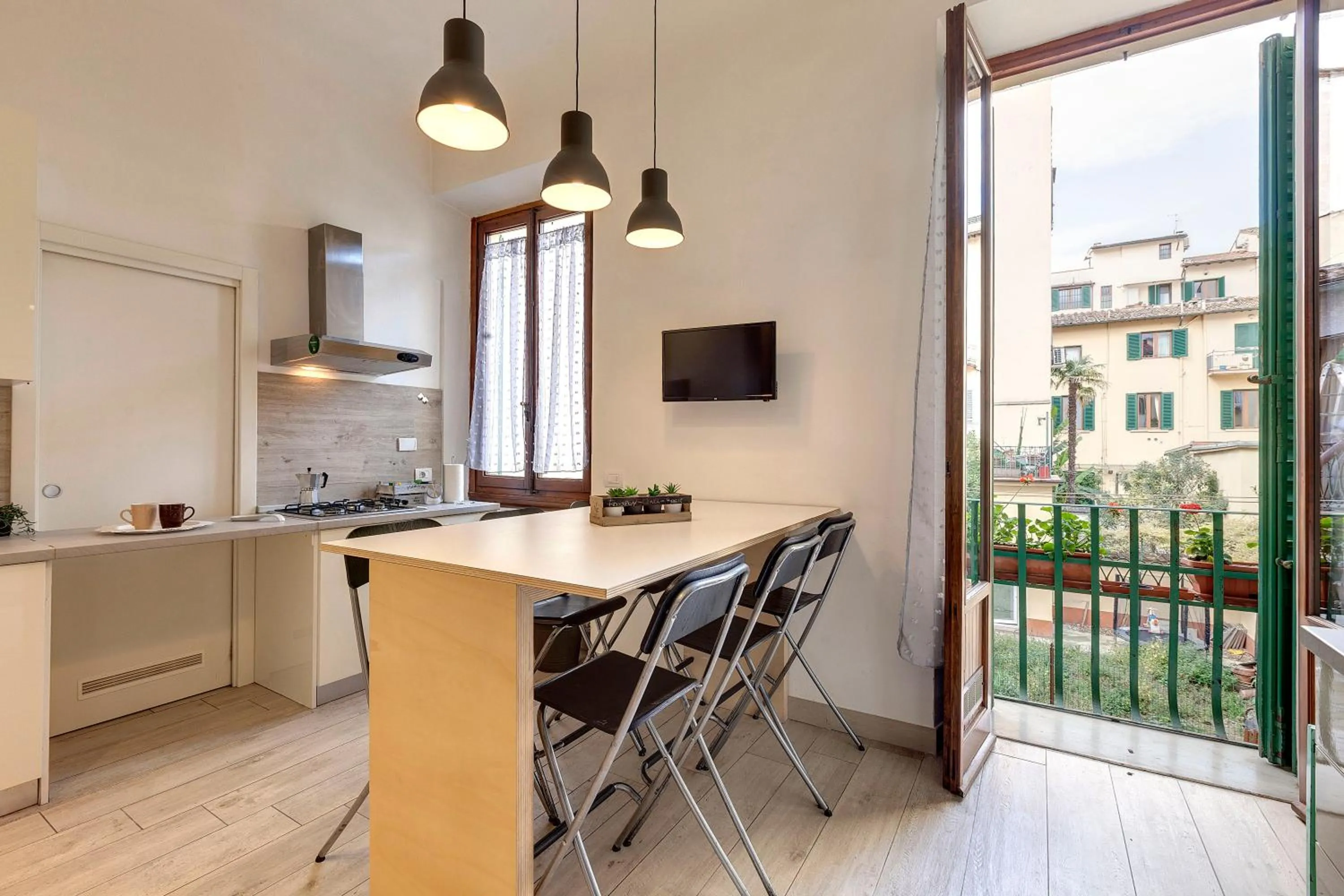 Baldovini Apartment by Mamo Florence