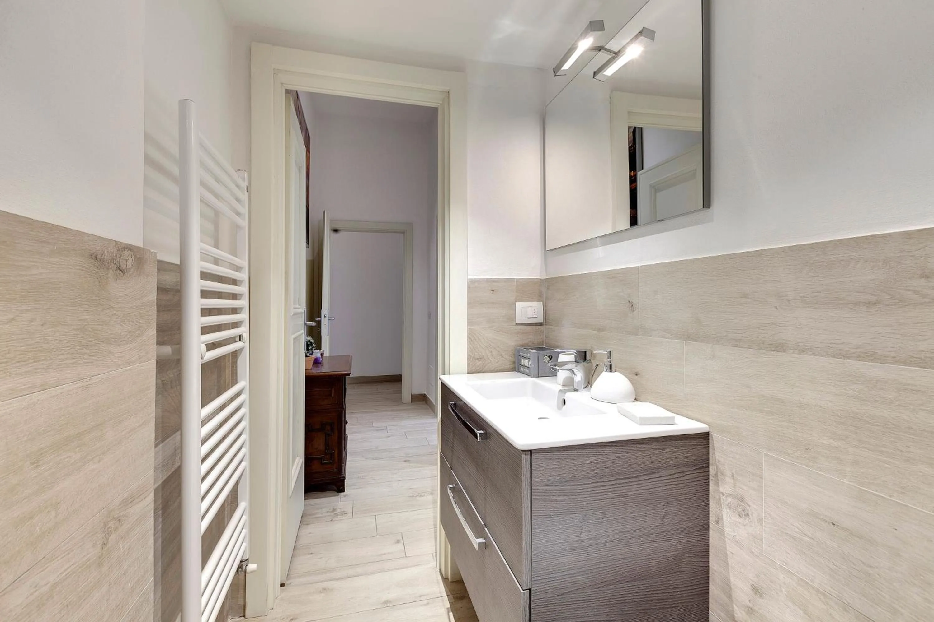 Baldovini Apartment by Mamo Florence