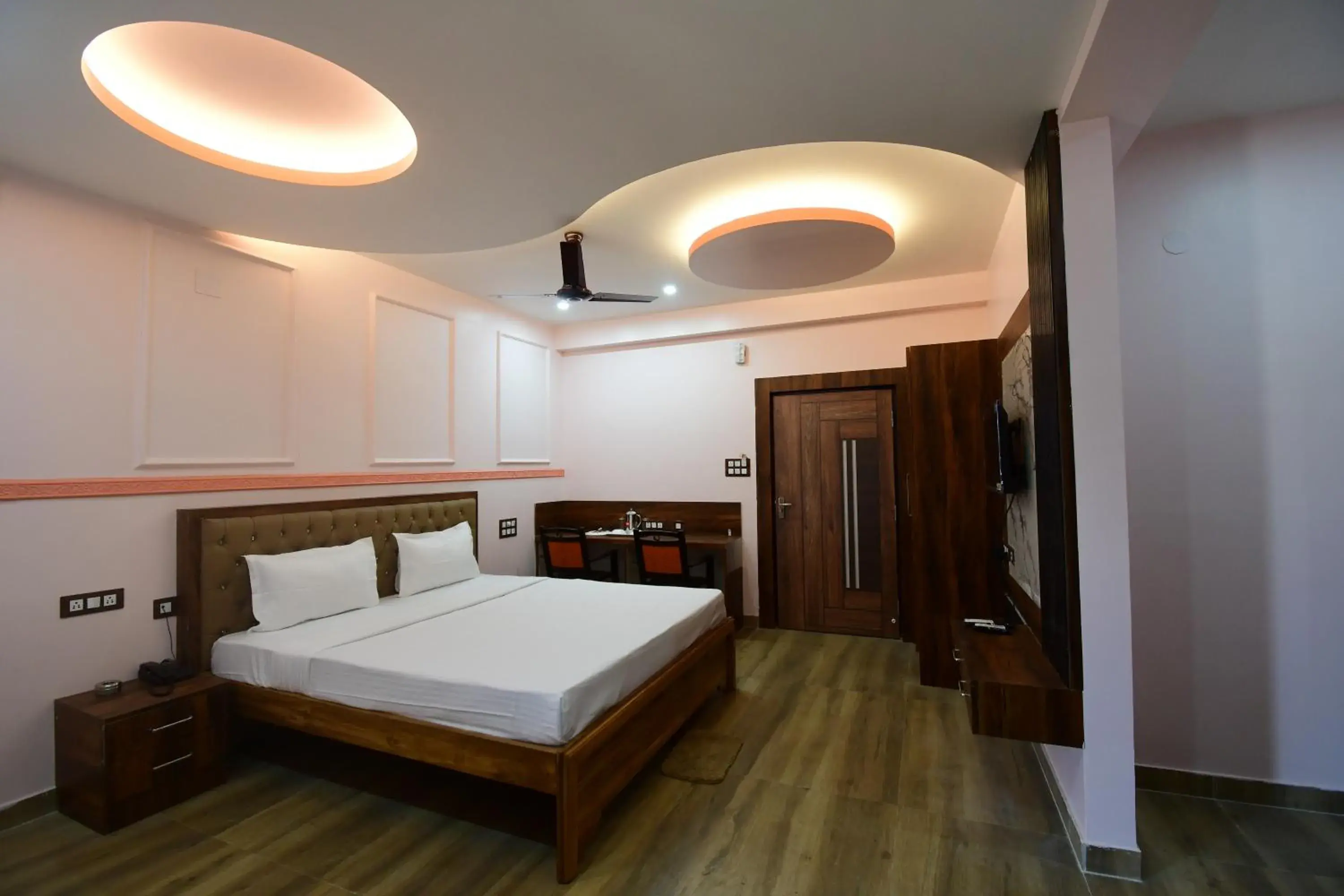 Photo of the whole room, Bed in HOTEL SUSHREE INTERNATIONAL Photo of the whole room, Bed in HOTEL SUSHREE INTERNATIONAL