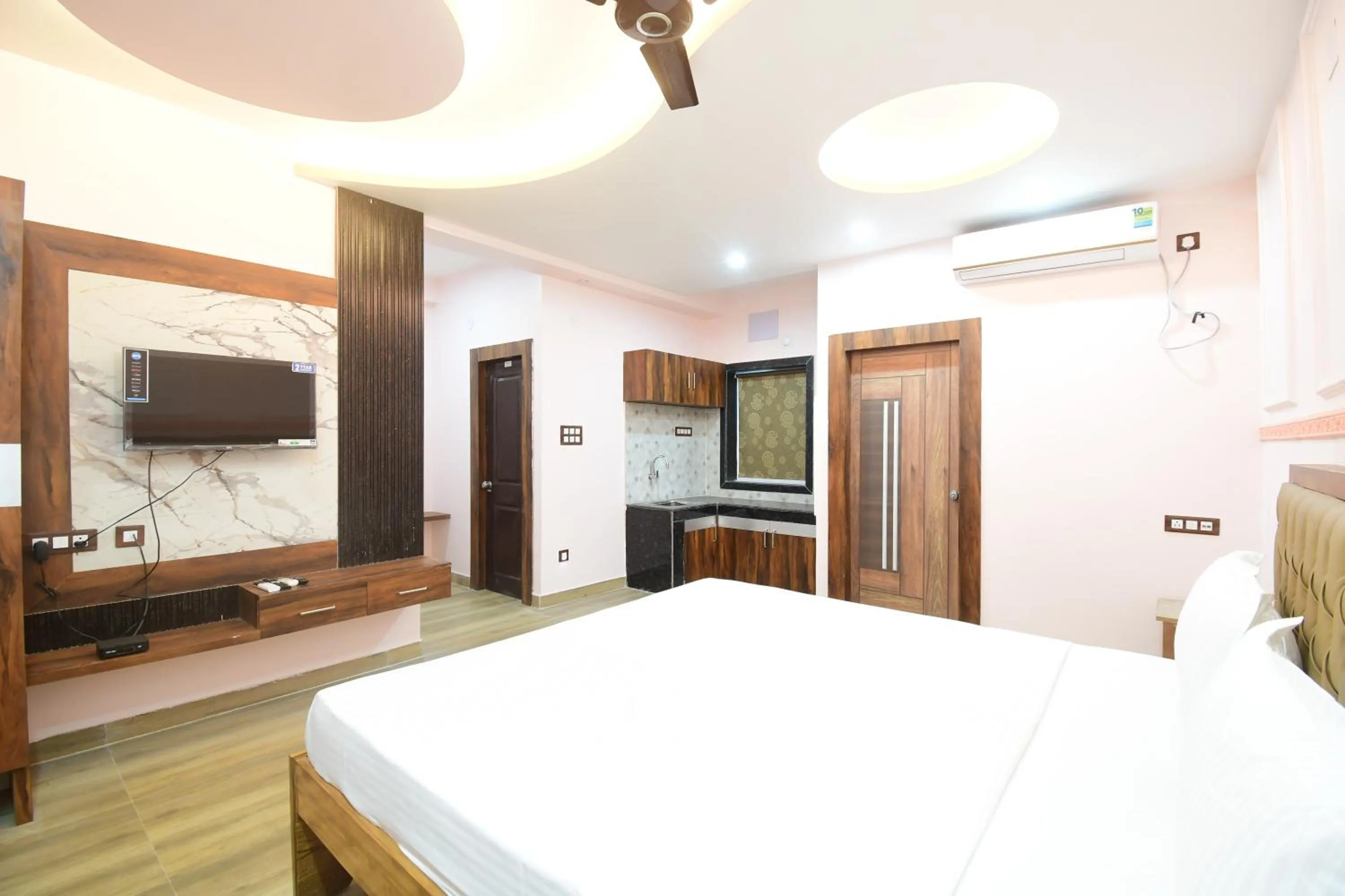 Bedroom, Bed in HOTEL SUSHREE INTERNATIONAL