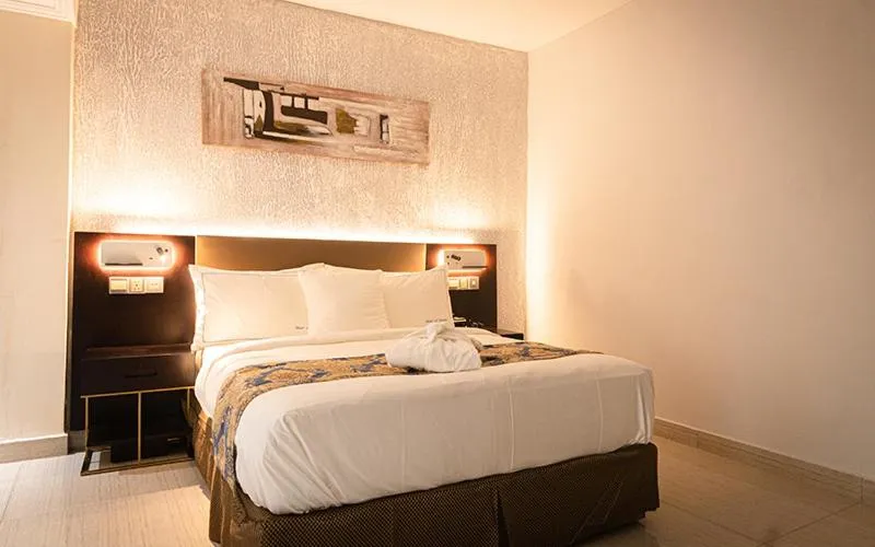 Bed in Hotel Le Figaro