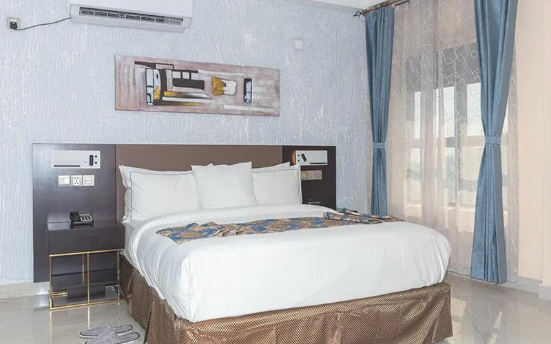 Bed in Hotel Le Figaro