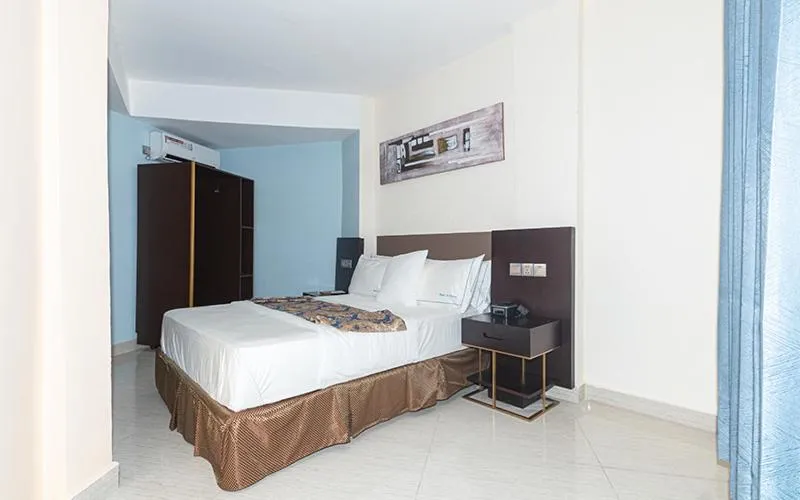 Bed in Hotel Le Figaro