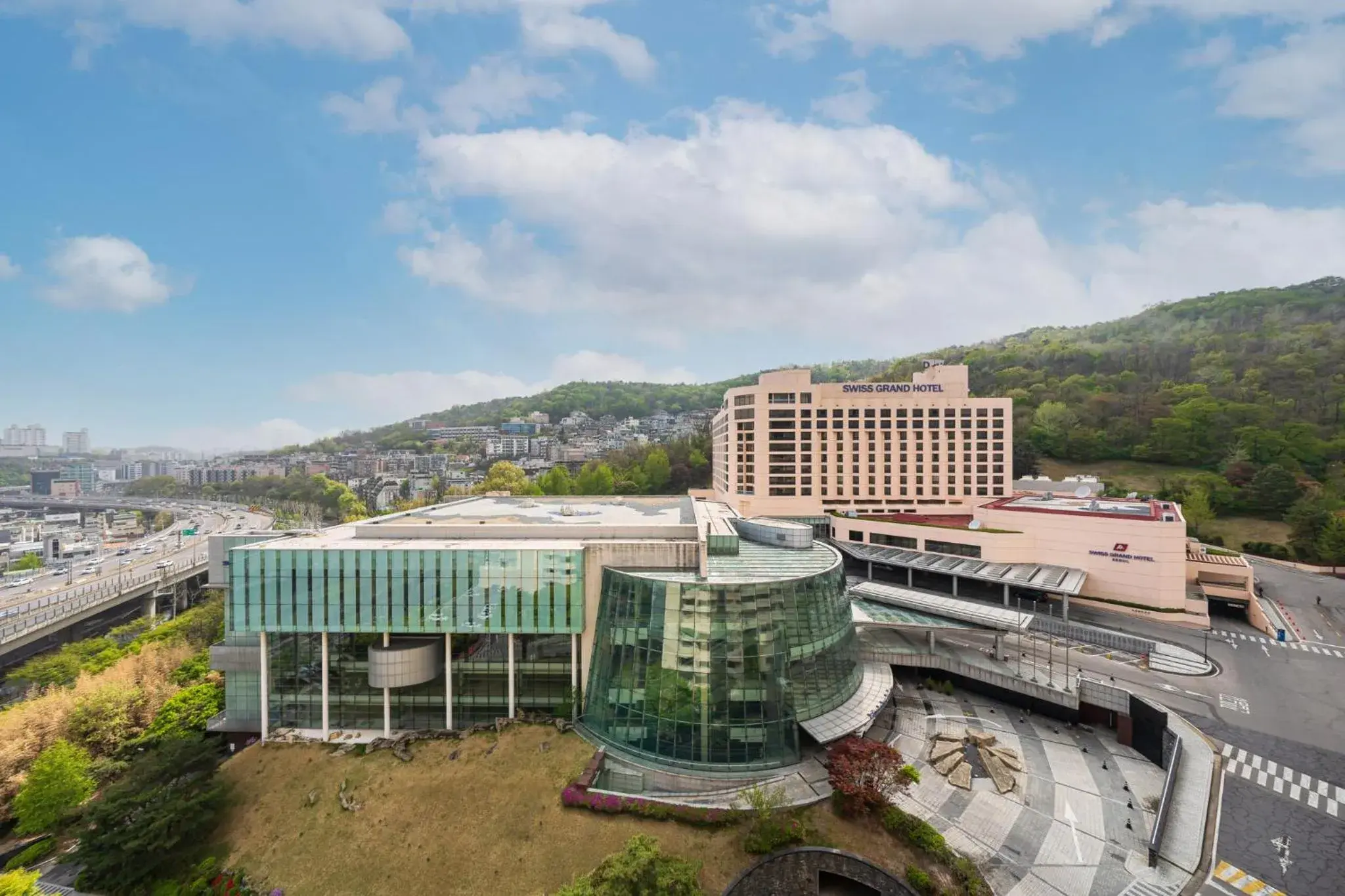 Property building in Swiss Grand Hotel Seoul & Grand Suite Property building in Swiss Grand Hotel Seoul & Grand Suite