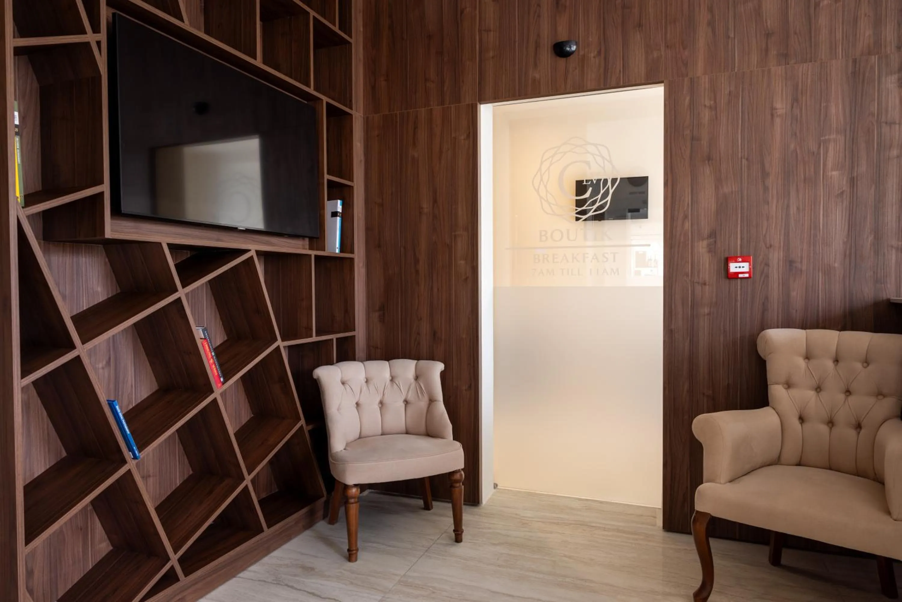 Library in C'est La Vie Boutik Swieqi