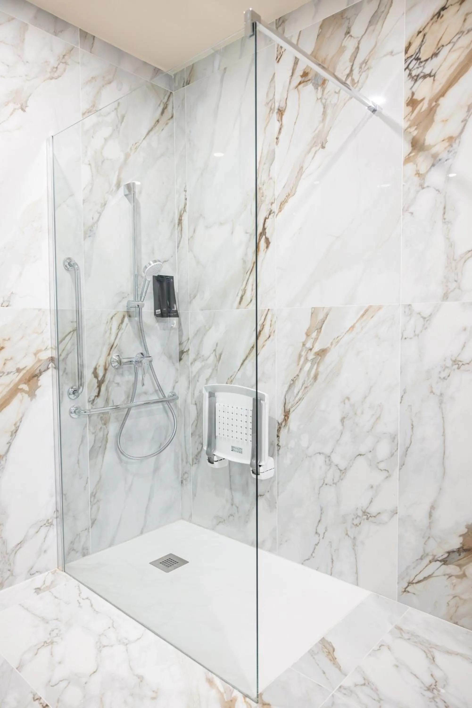 Shower in C'est La Vie Boutik Swieqi