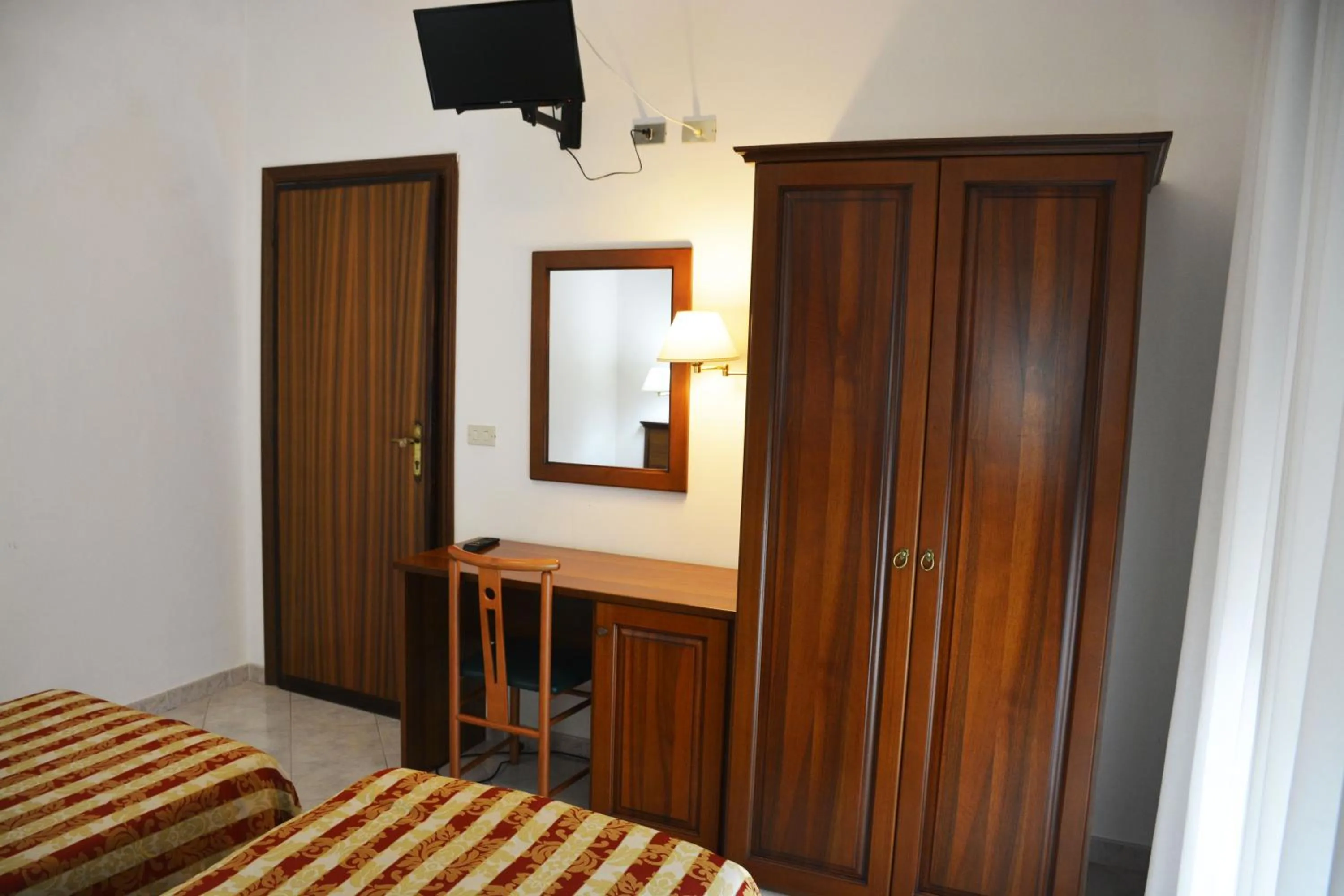 hair dresser, Bed in Hotel Aquila