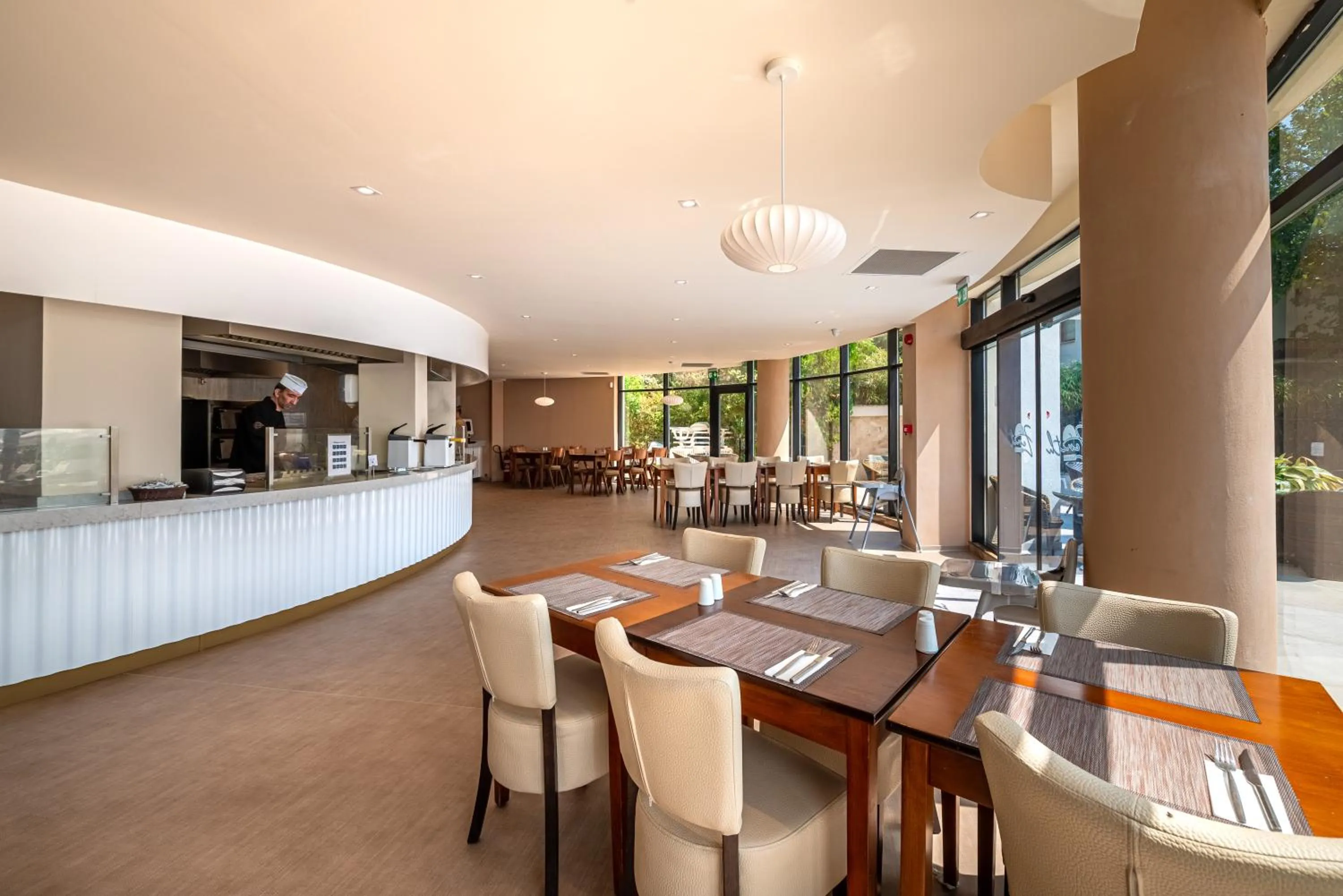 Restaurant/places to eat in Hotel Zenith