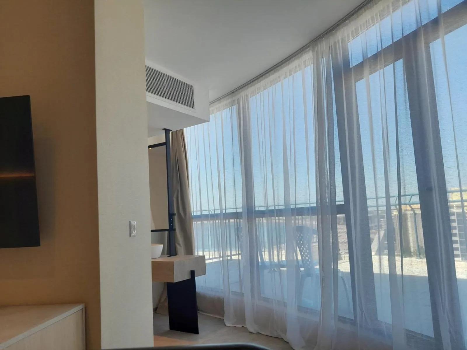 Communal lounge/ TV room in Hotel Zenith