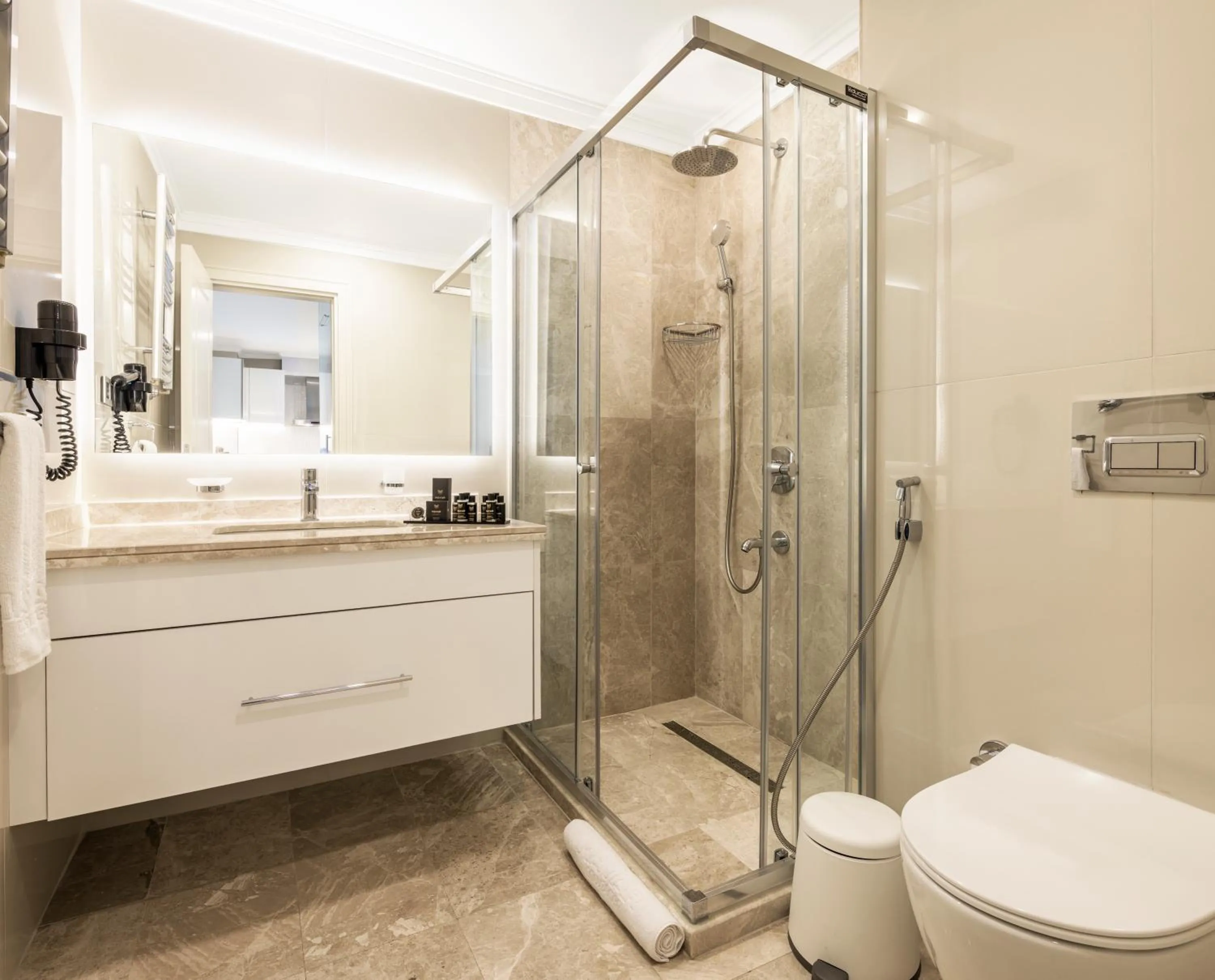 Bathroom in Mayar Residence Hotel