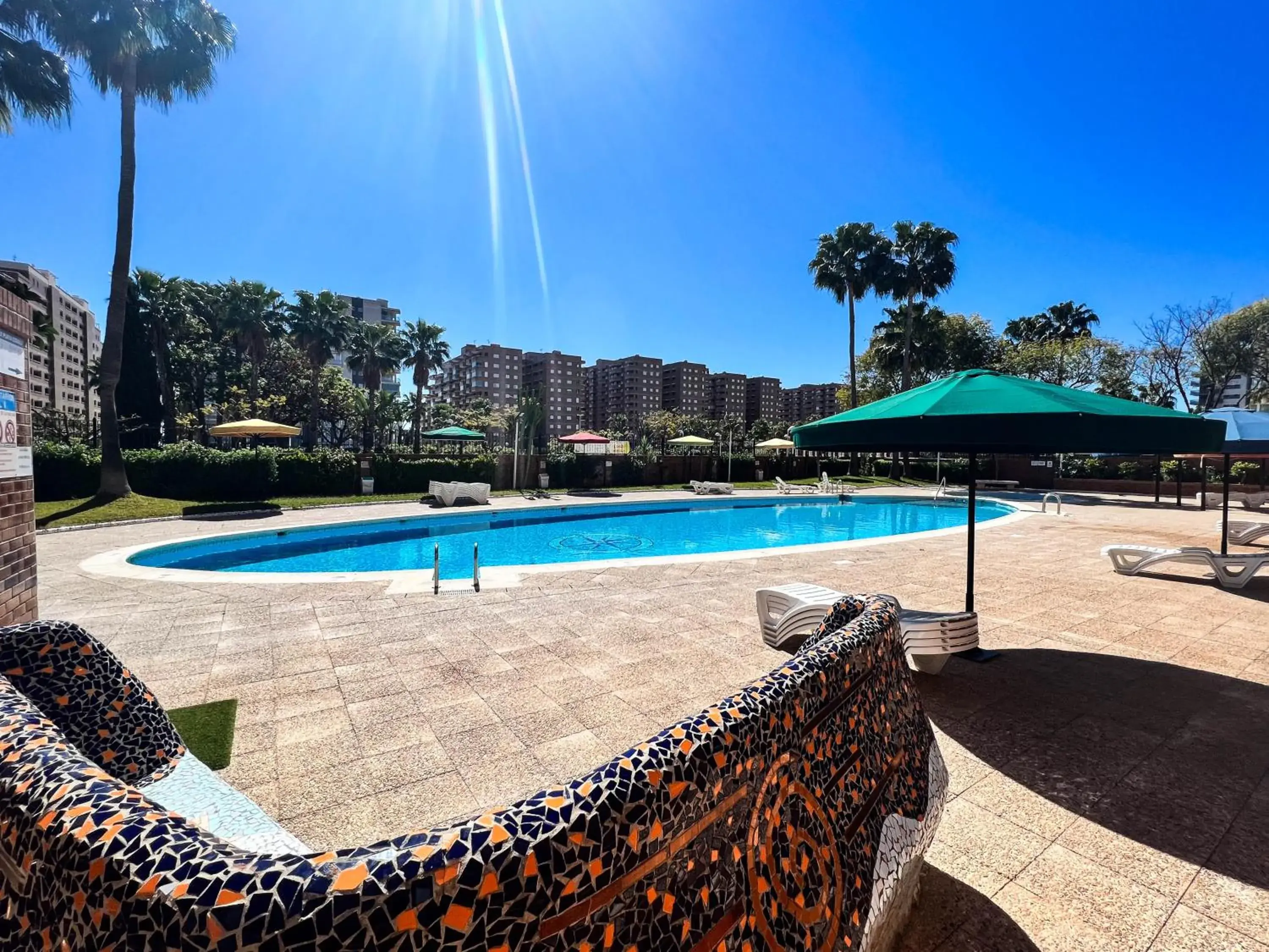 Gym, ping pong, piscina y garaje Gym, ping pong, piscina y garaje