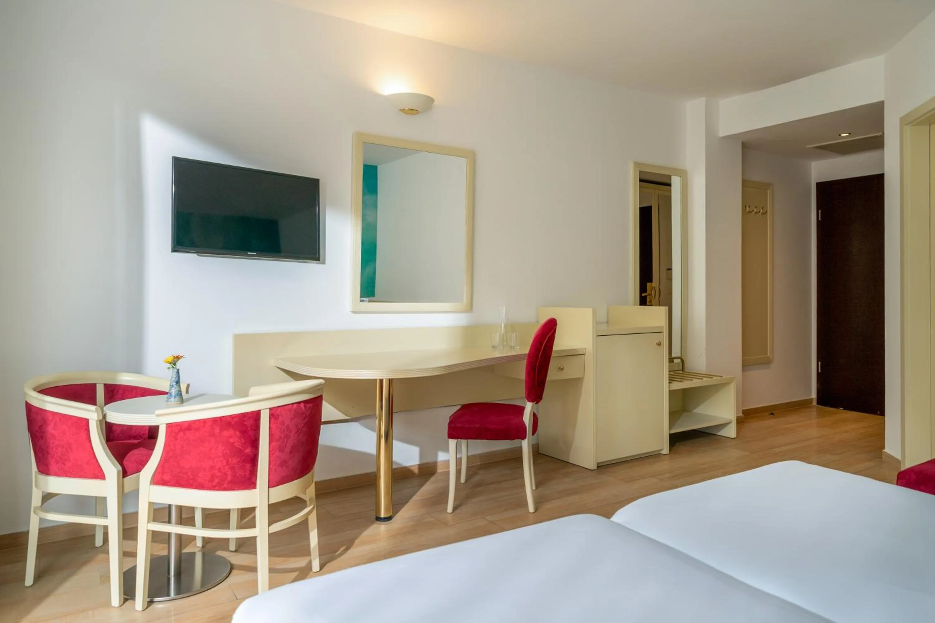 Bedroom, Bed in Iberostar Waves Bellevue All Inclusive