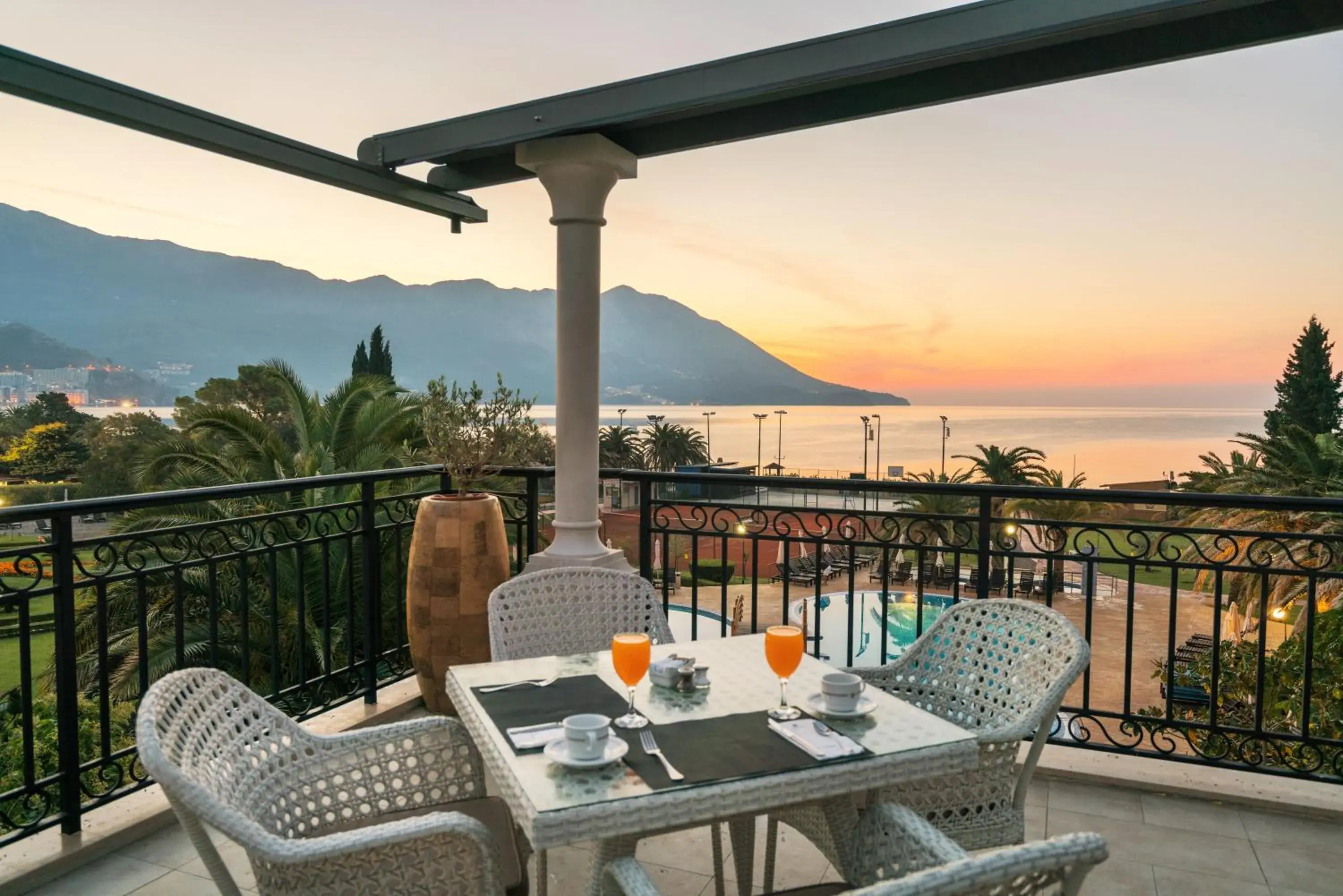 Restaurant/places to eat in Iberostar Waves Bellevue All Inclusive Restaurant/places to eat in Iberostar Waves Bellevue All Inclusive