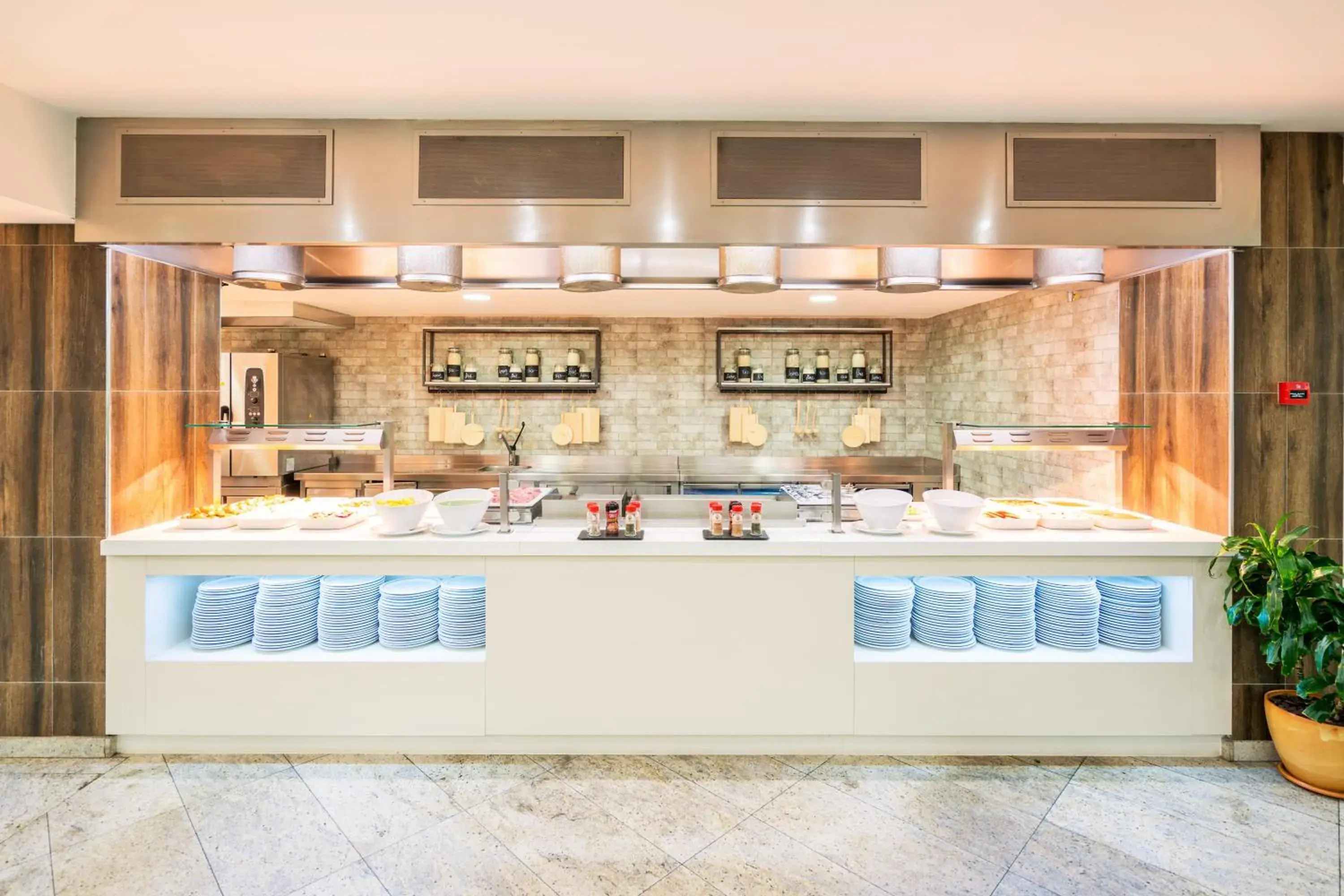 Restaurant/places to eat in Iberostar Waves Bellevue All Inclusive Restaurant/places to eat in Iberostar Waves Bellevue All Inclusive