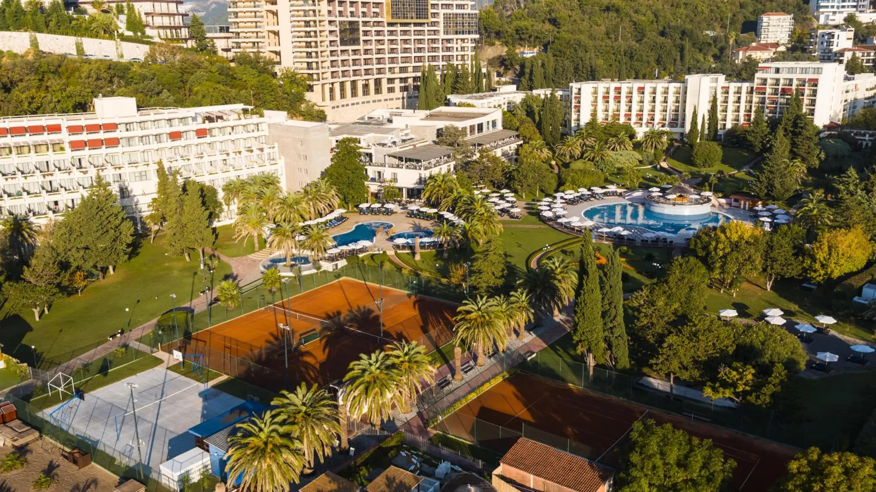 Swimming pool in Iberostar Waves Bellevue All Inclusive Swimming pool in Iberostar Waves Bellevue All Inclusive