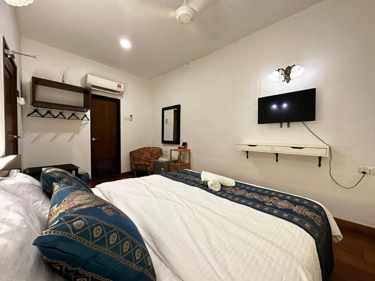 TV and multimedia in 19th Century Boutique Hotel