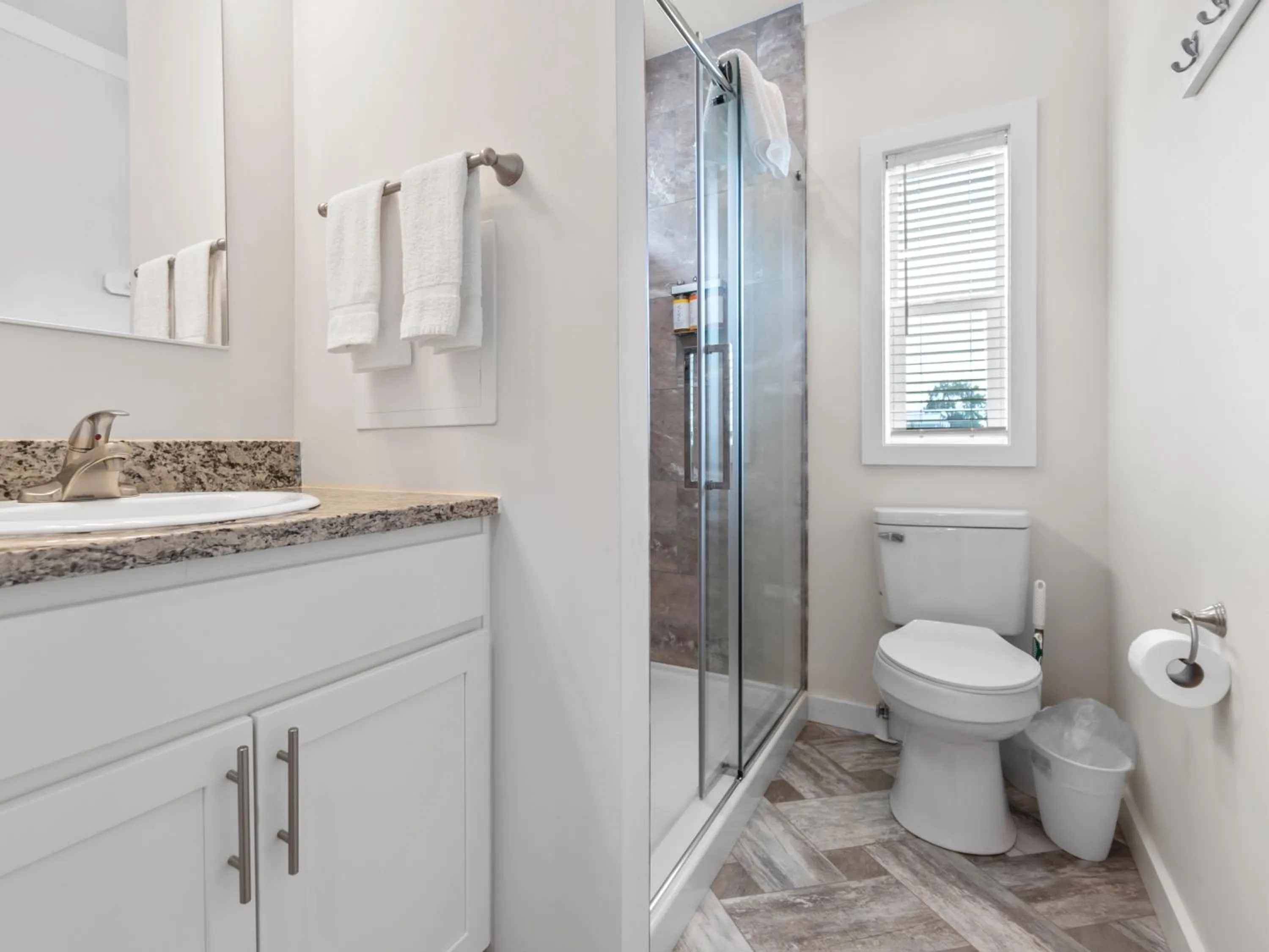 Shower in Shore Point Cottages