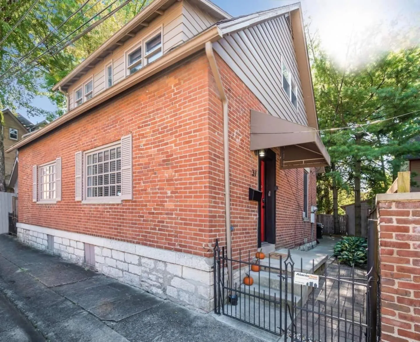 Pet-Friendly German Village Haus Wifi Walkable