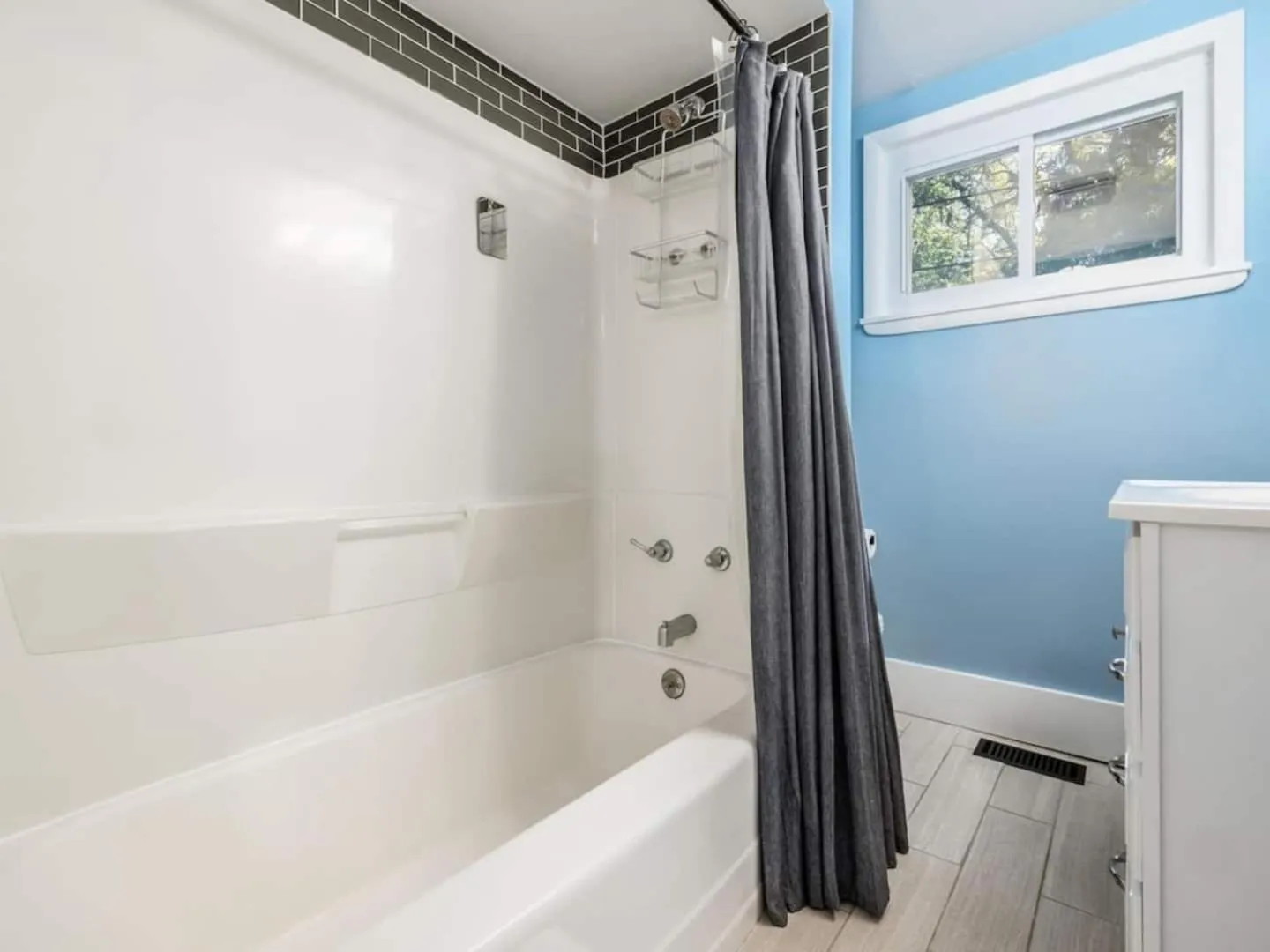 Pet-Friendly German Village Haus Wifi Walkable