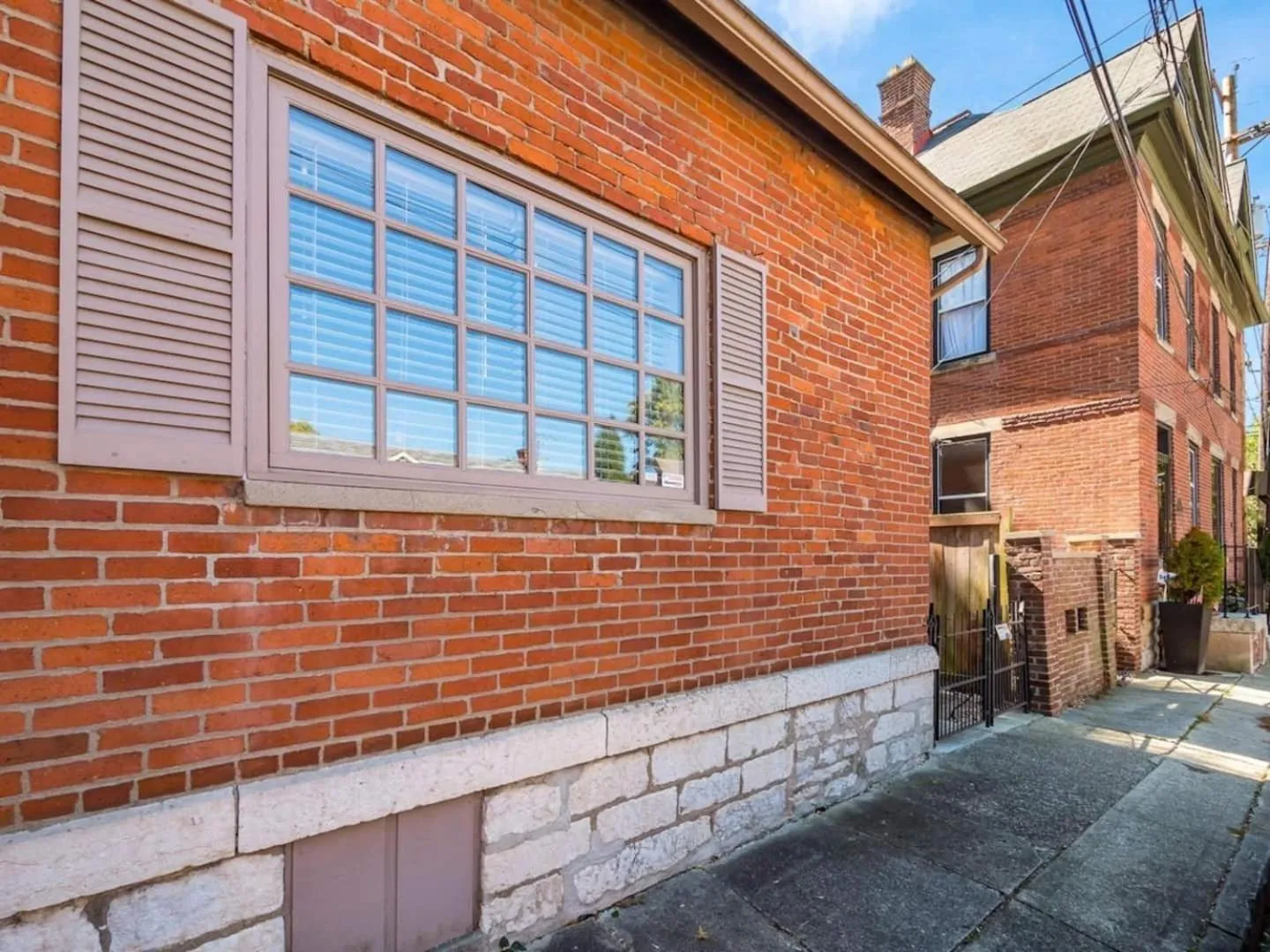 Pet-Friendly German Village Haus Wifi Walkable