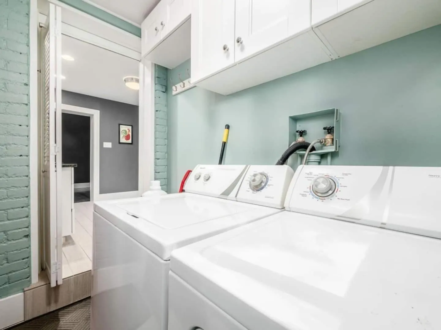 Pet-Friendly German Village Haus Wifi Walkable