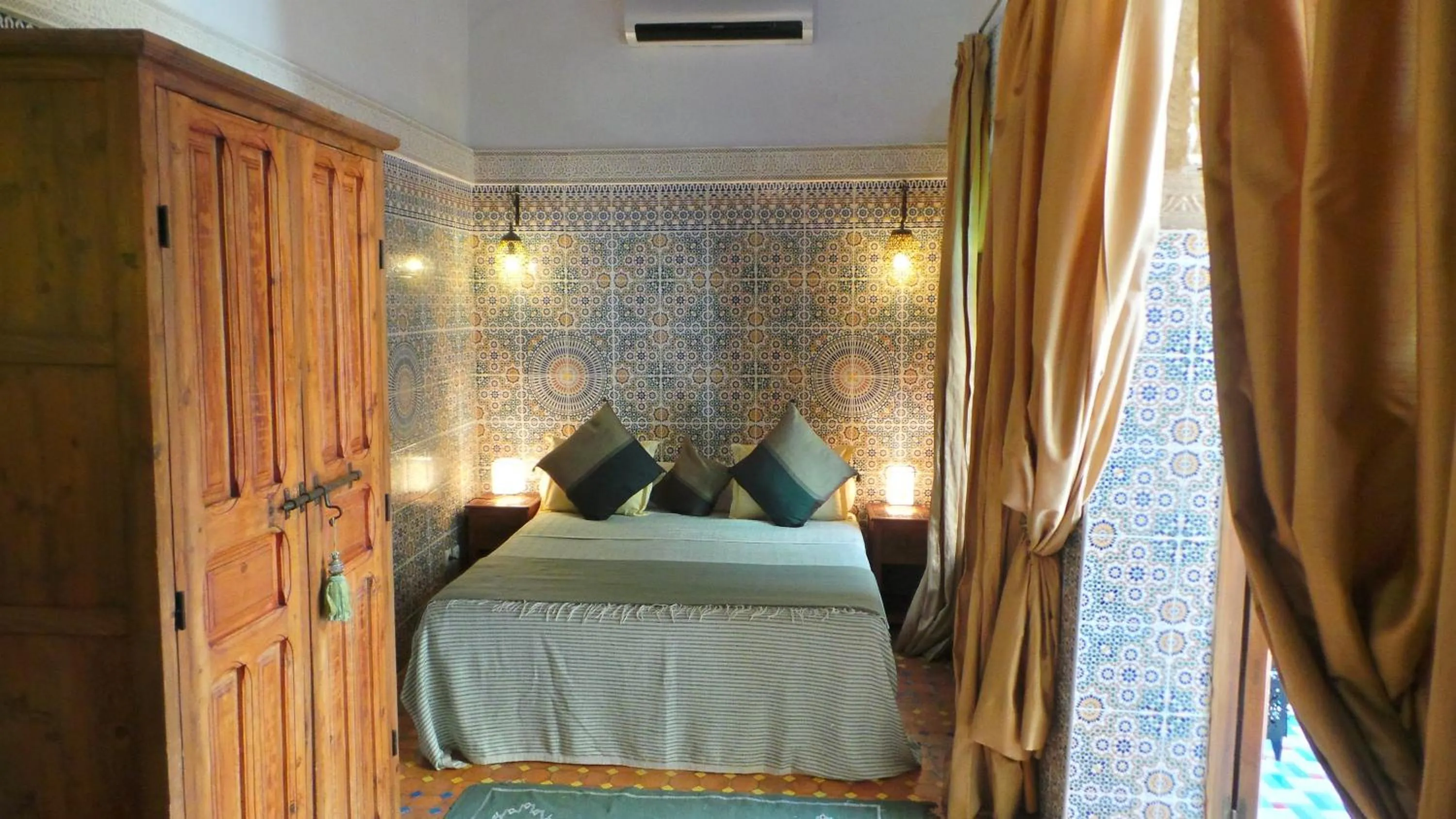 Photo of the whole room, Bed in Riad Dar Zouhour