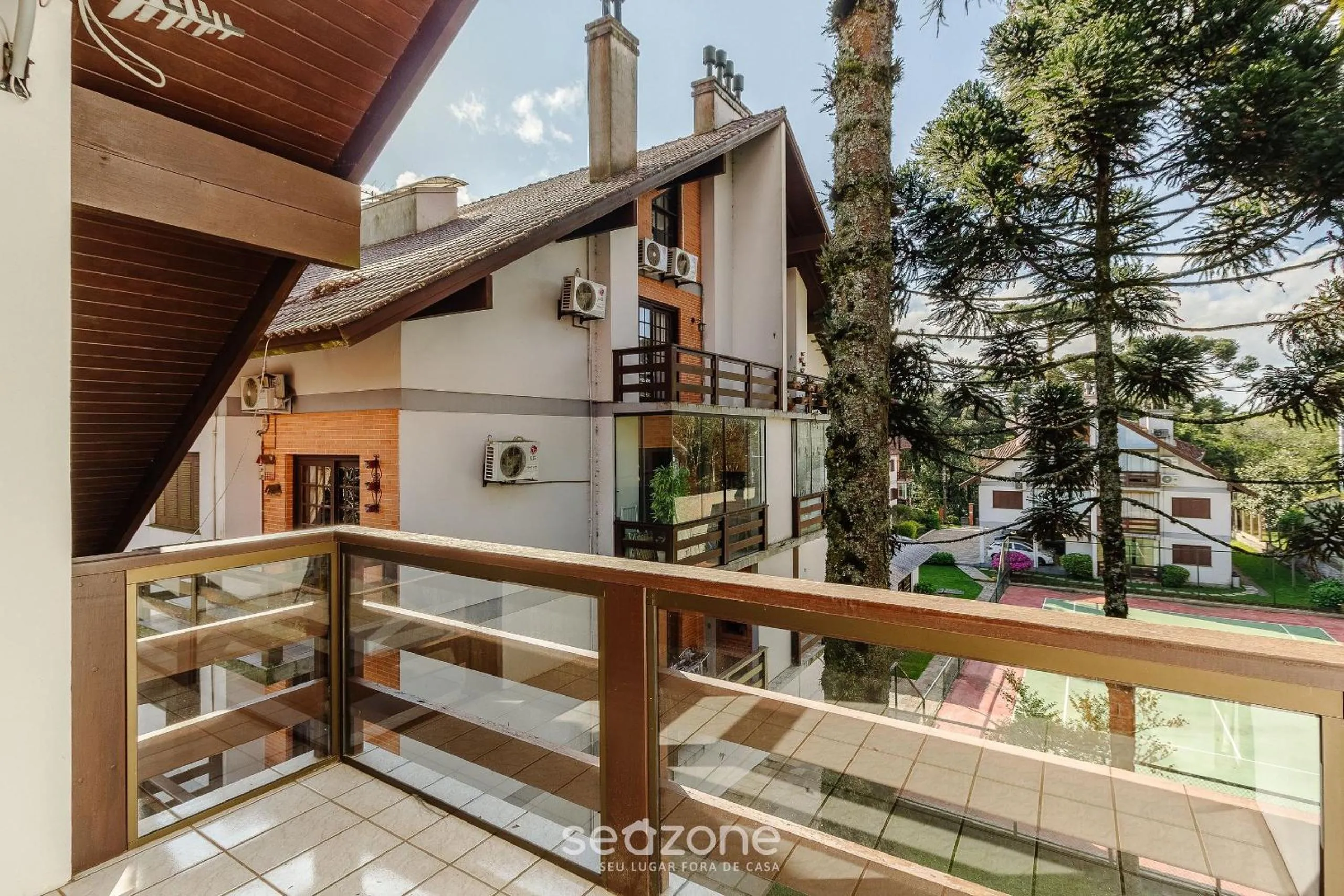 Apto duplex c/ lareira 100m do Lago Negro RLN204
