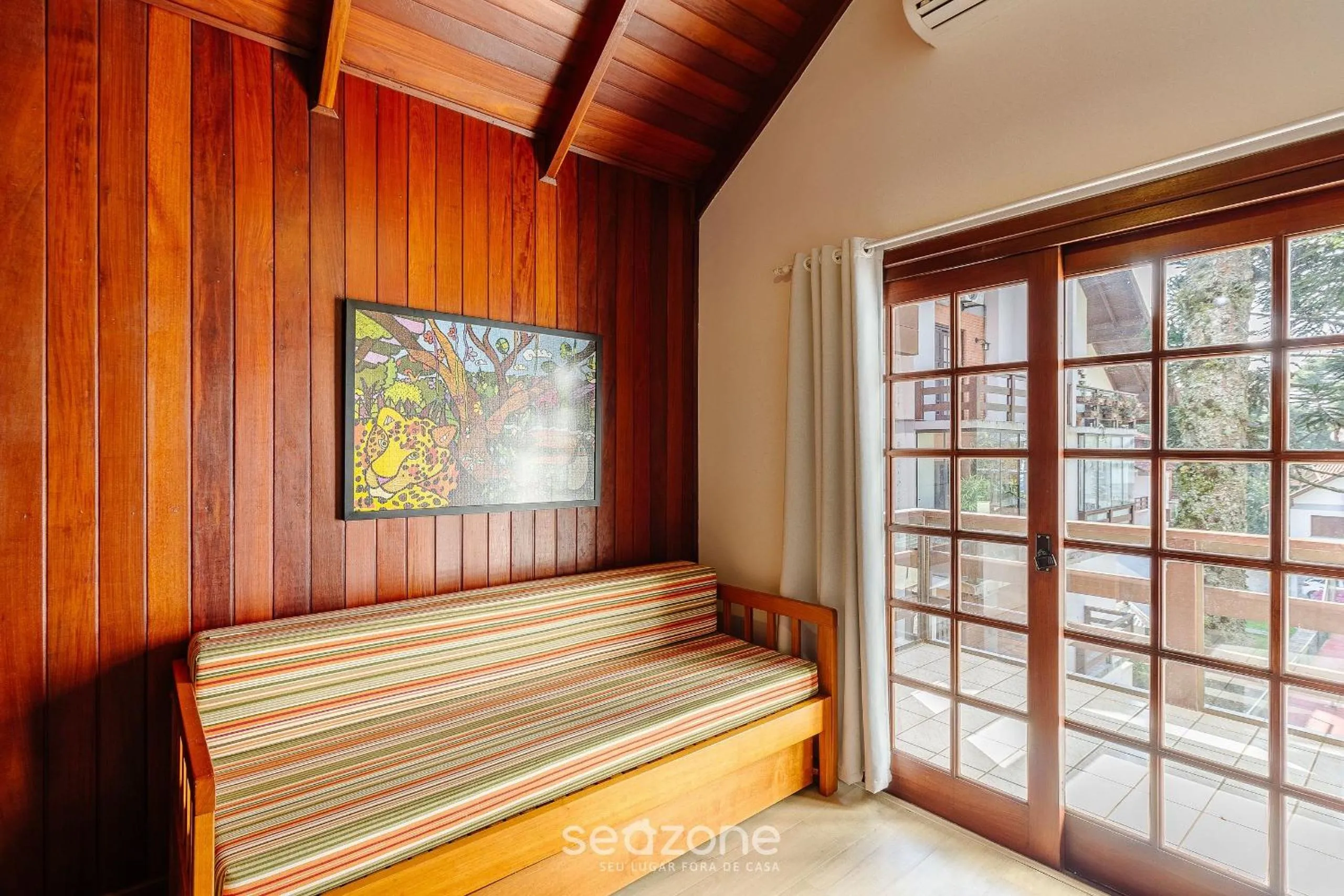Apto duplex c/ lareira 100m do Lago Negro RLN204