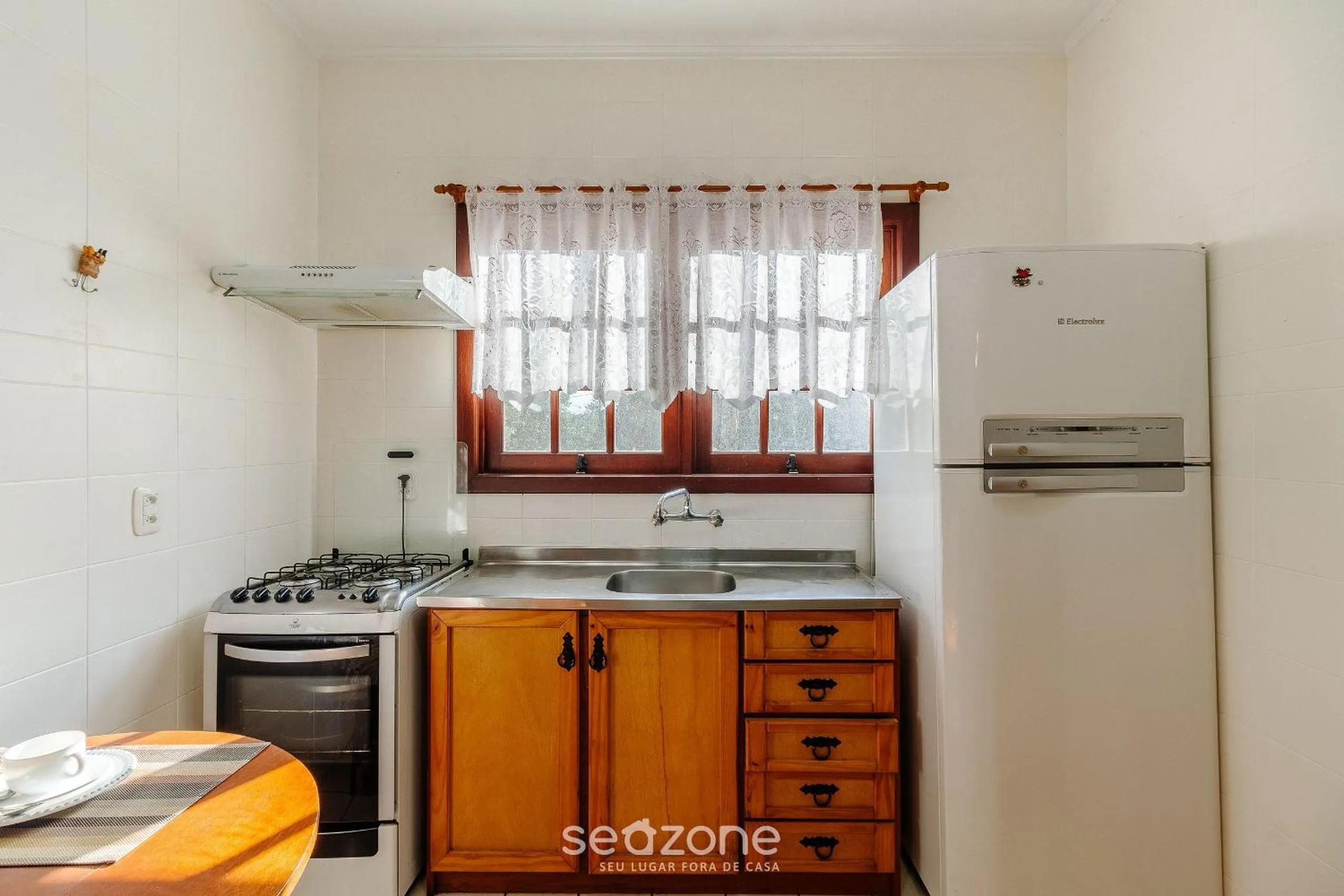 Apto duplex c/ lareira 100m do Lago Negro RLN204