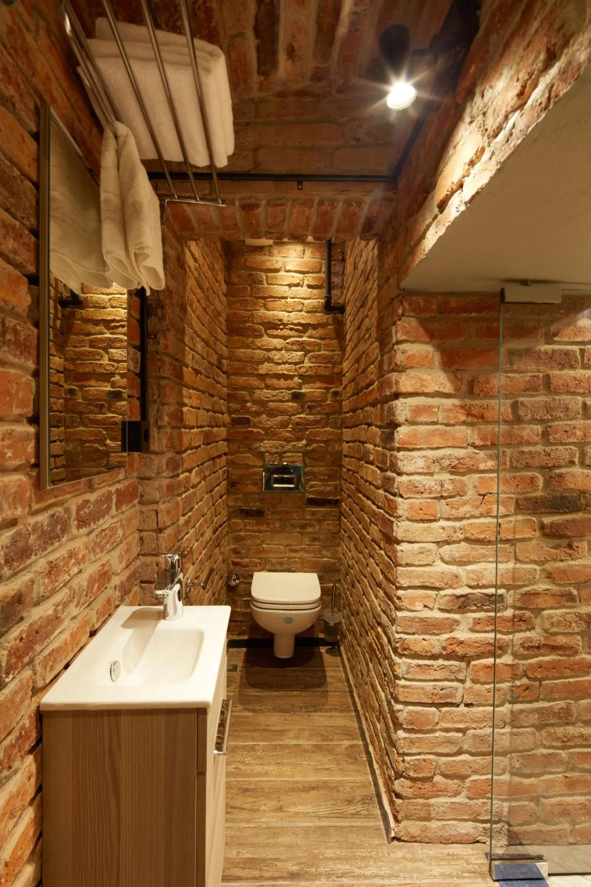 Toilet in CASA GALATA 35