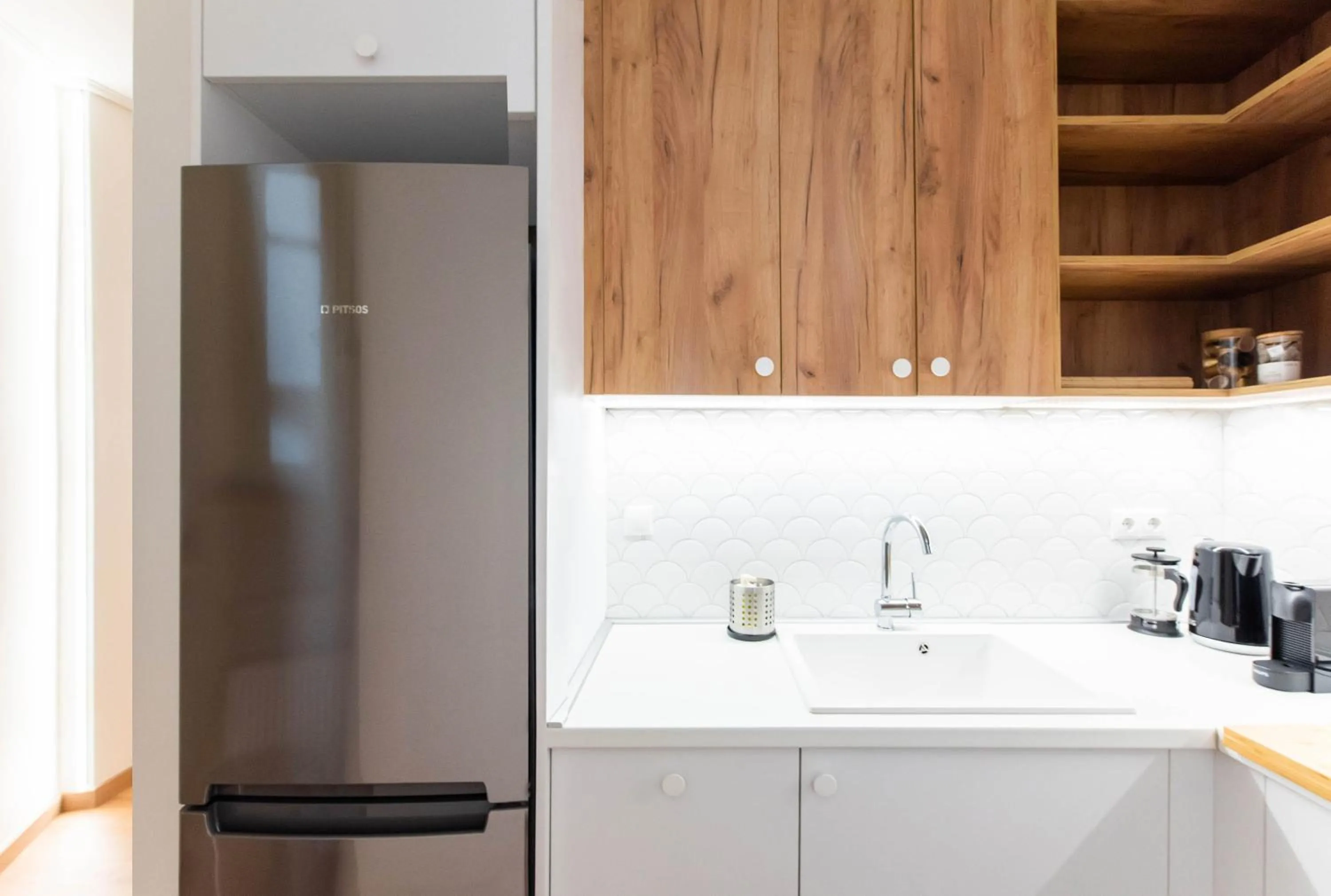 Kitchen or kitchenette in White Lotus by halu! Apartments