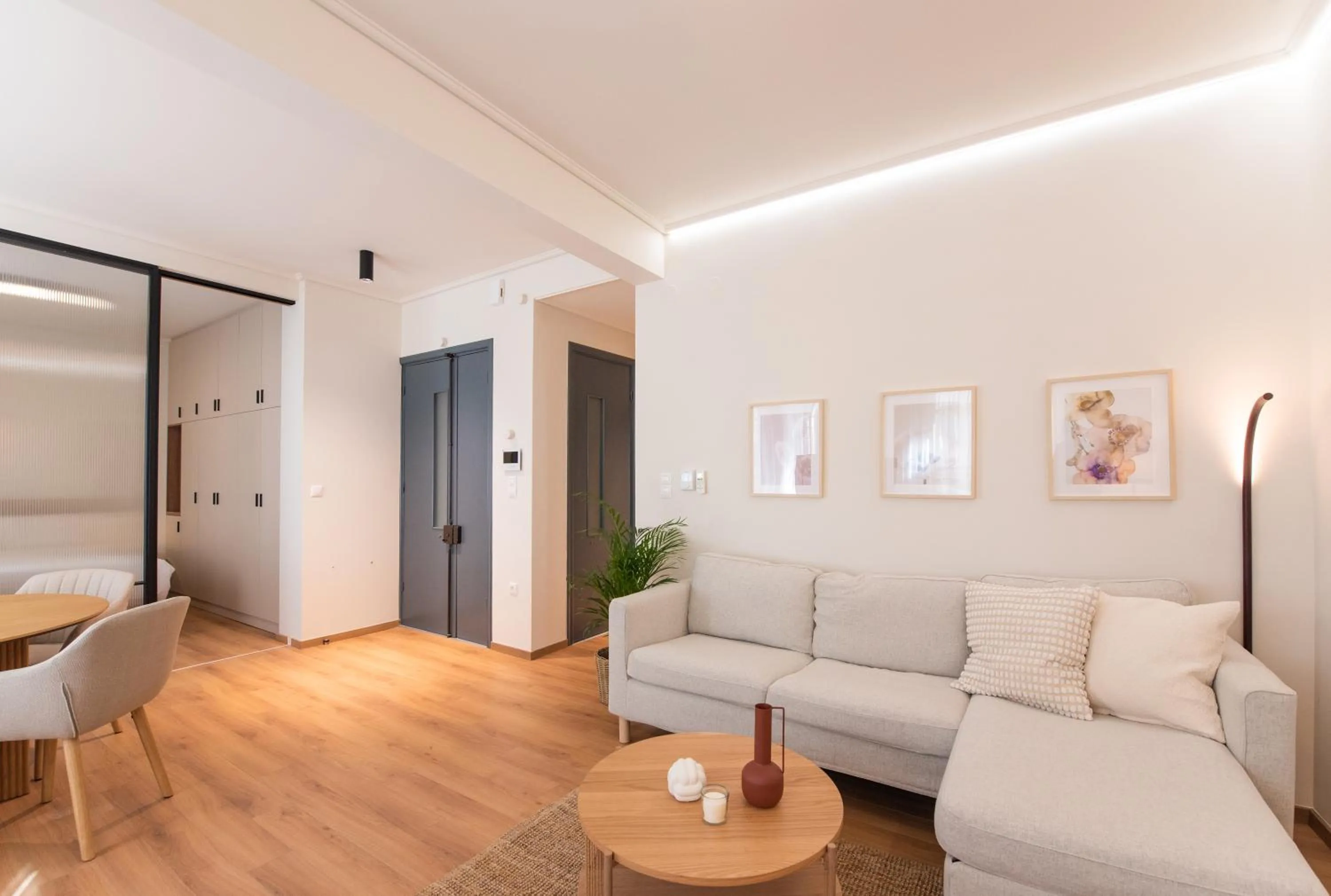 Living room in White Lotus by halu! Apartments