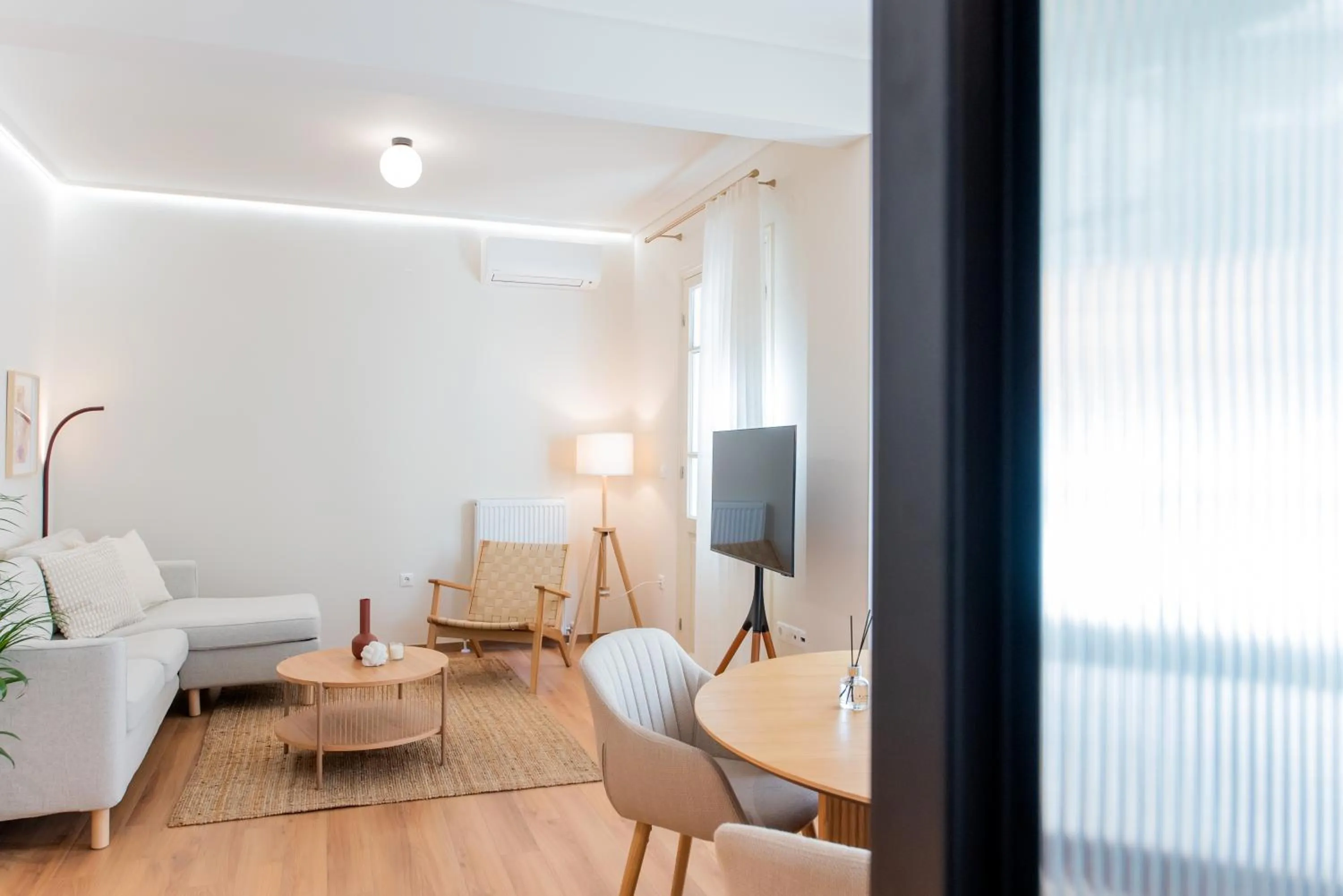 TV and multimedia in White Lotus by halu! Apartments