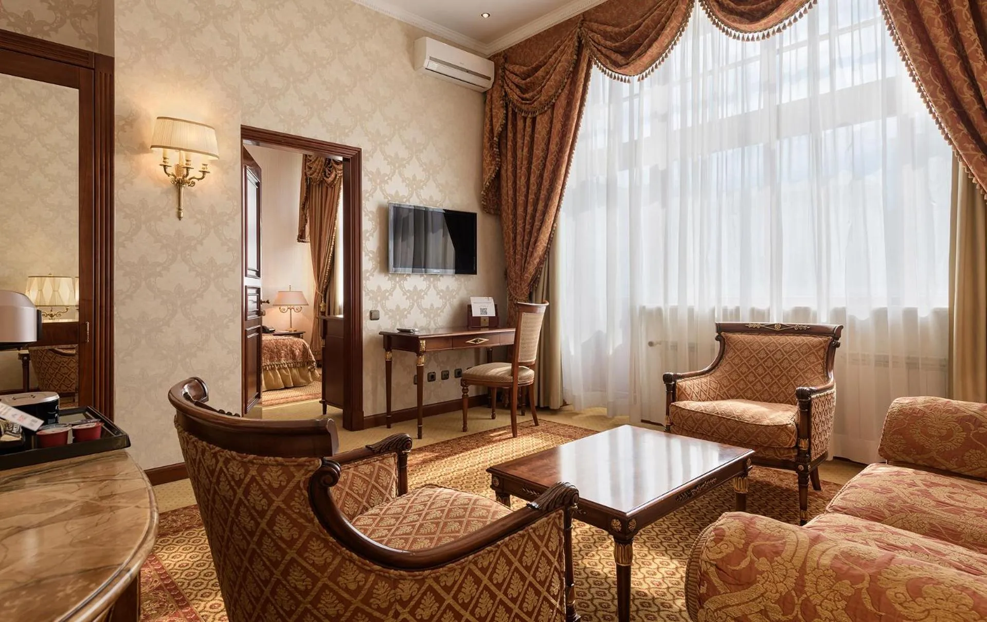 Living room in Premier Palace Hotel Kyiv