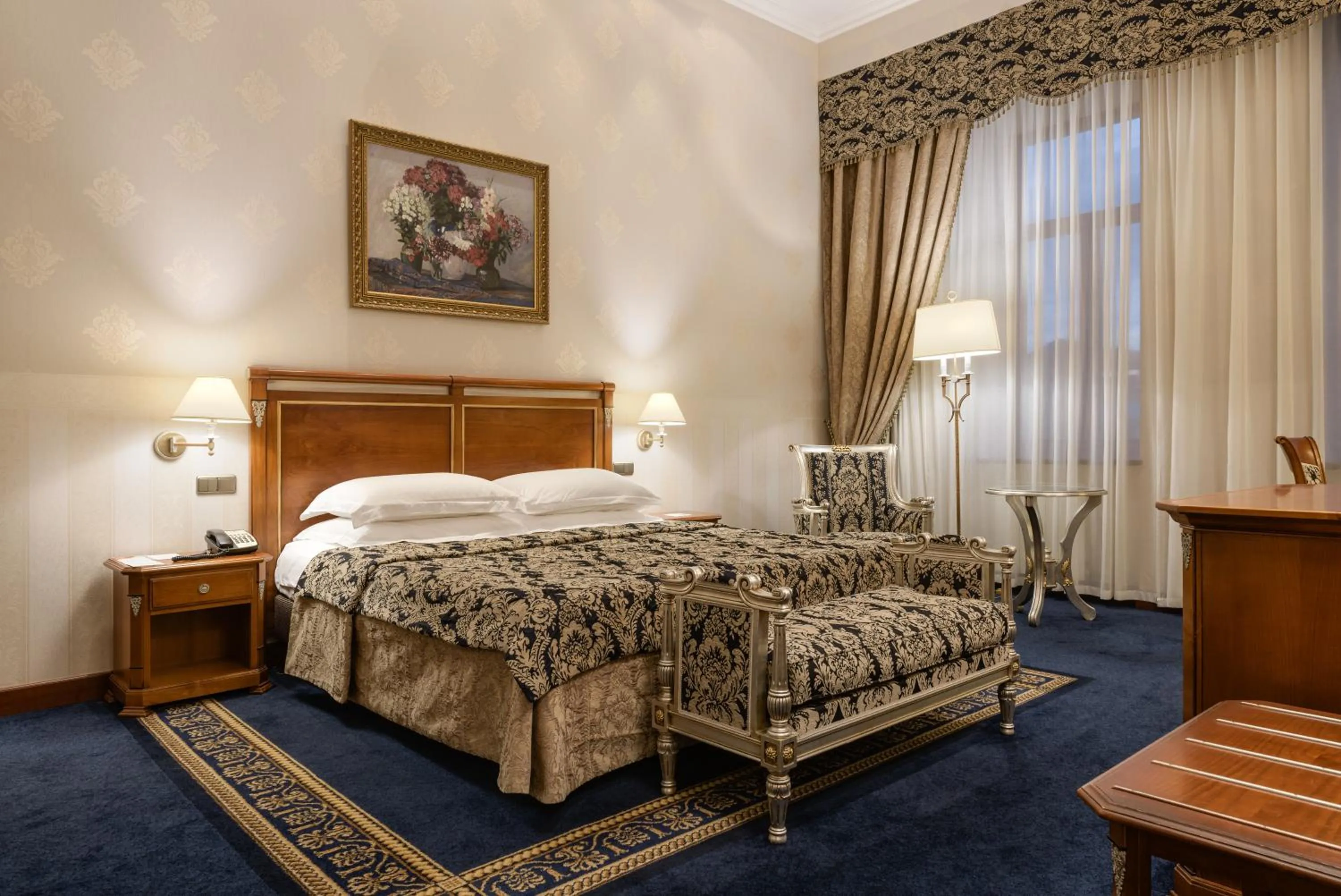 Bed in Premier Palace Hotel Kyiv
