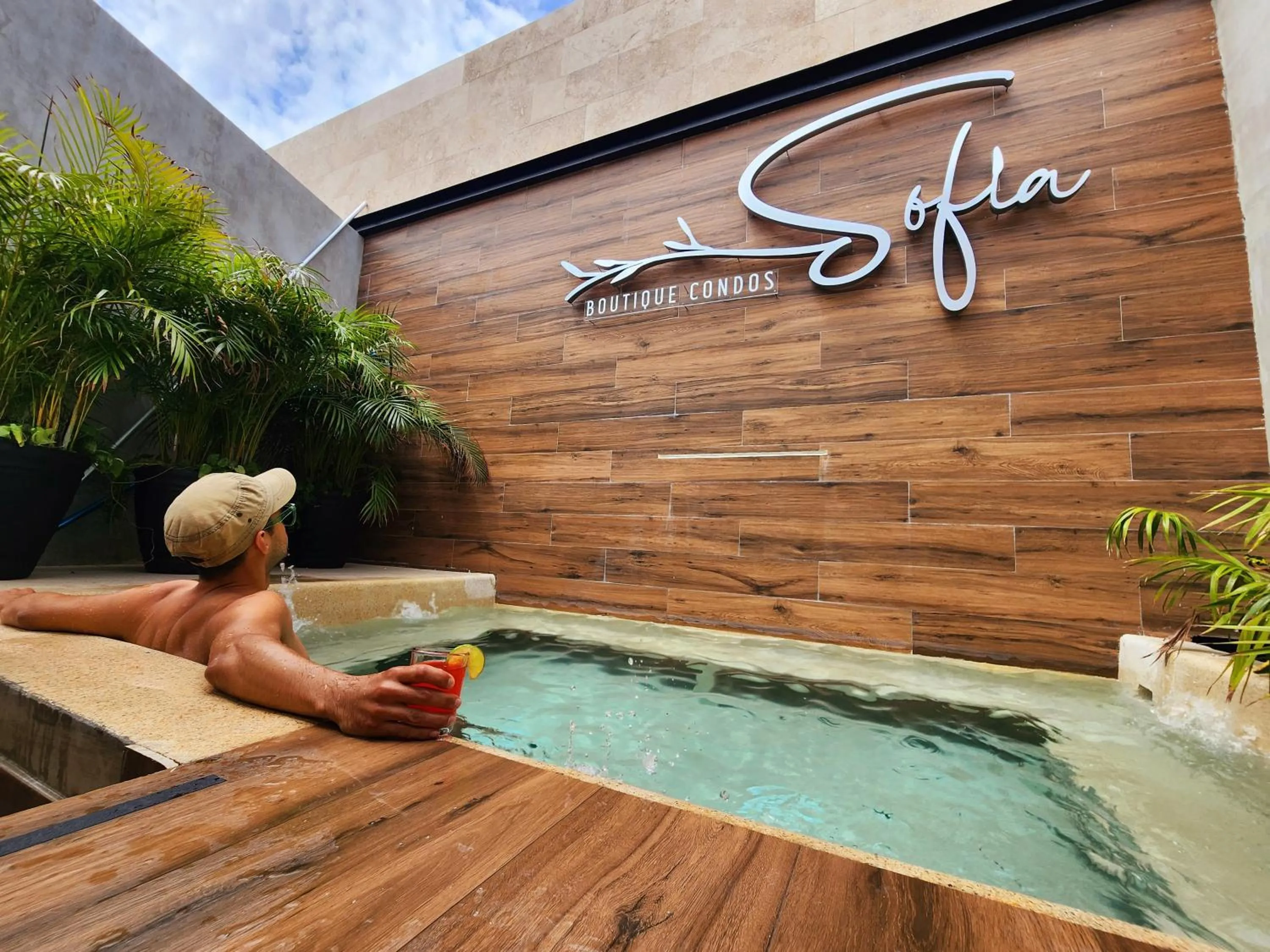 Swimming pool in Sofía Boutique Condos by Bunik