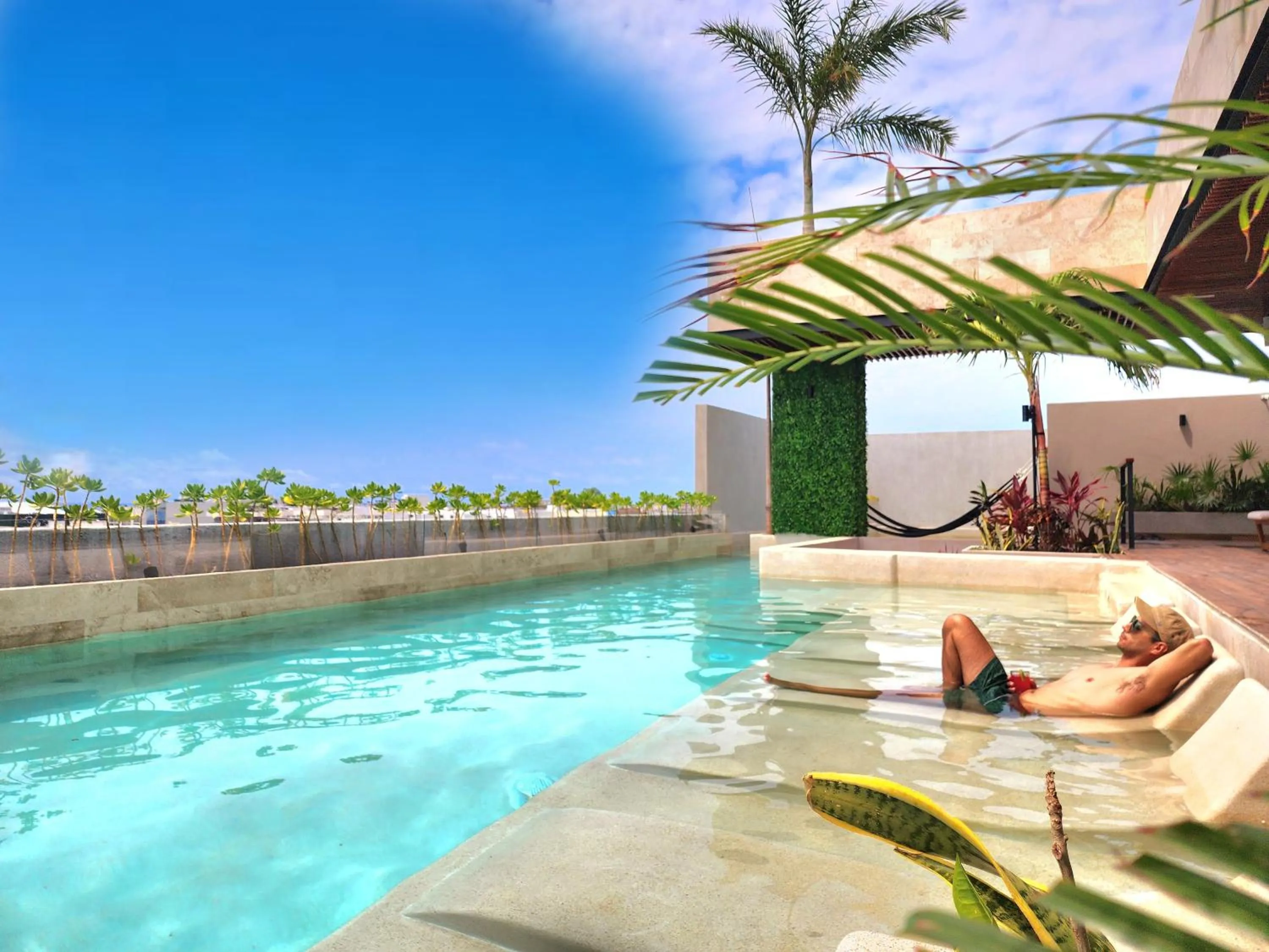 Swimming pool in Sofía Boutique Condos by Bunik